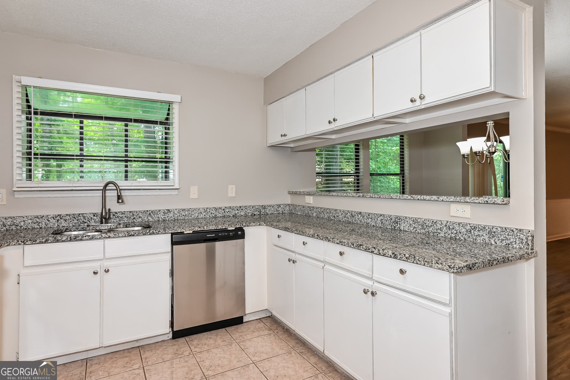 4 bedroom, 2.5 bathroom, 2,456 sq ft single family residence for sale at 1618 Golf Overlook, Stone Mountain, GA 30088 — photo 8