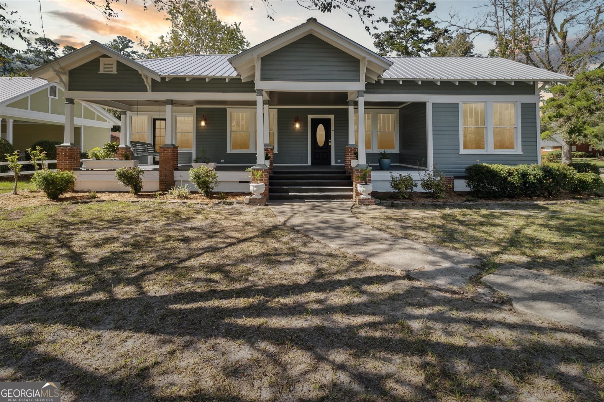 3 bedroom, 2 bathroom, 2,048 sq ft single family residence sold at 318 E Bay Street, Jesup, GA 31546