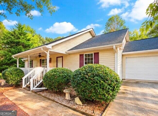 3 bedroom, 2 bathroom, 1,598 sq ft single family residence for sale at 5019 Hwy 29, Royston, GA 30662 — photo 2