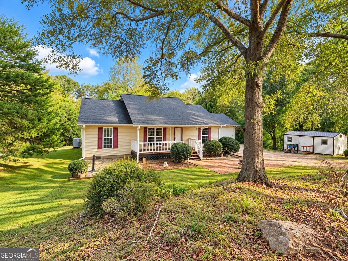 3 bedroom, 2 bathroom, 1,598 sq ft single family residence for sale at 5019 Hwy 29, Royston, GA 30662 — photo 3