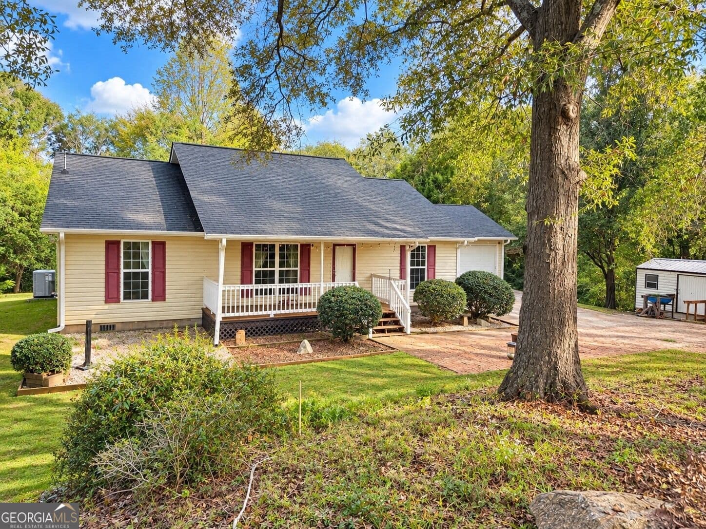 3 bedroom, 2 bathroom, 1,598 sq ft single family residence for sale at 5019 Hwy 29, Royston, GA 30662 — photo 1 of 52