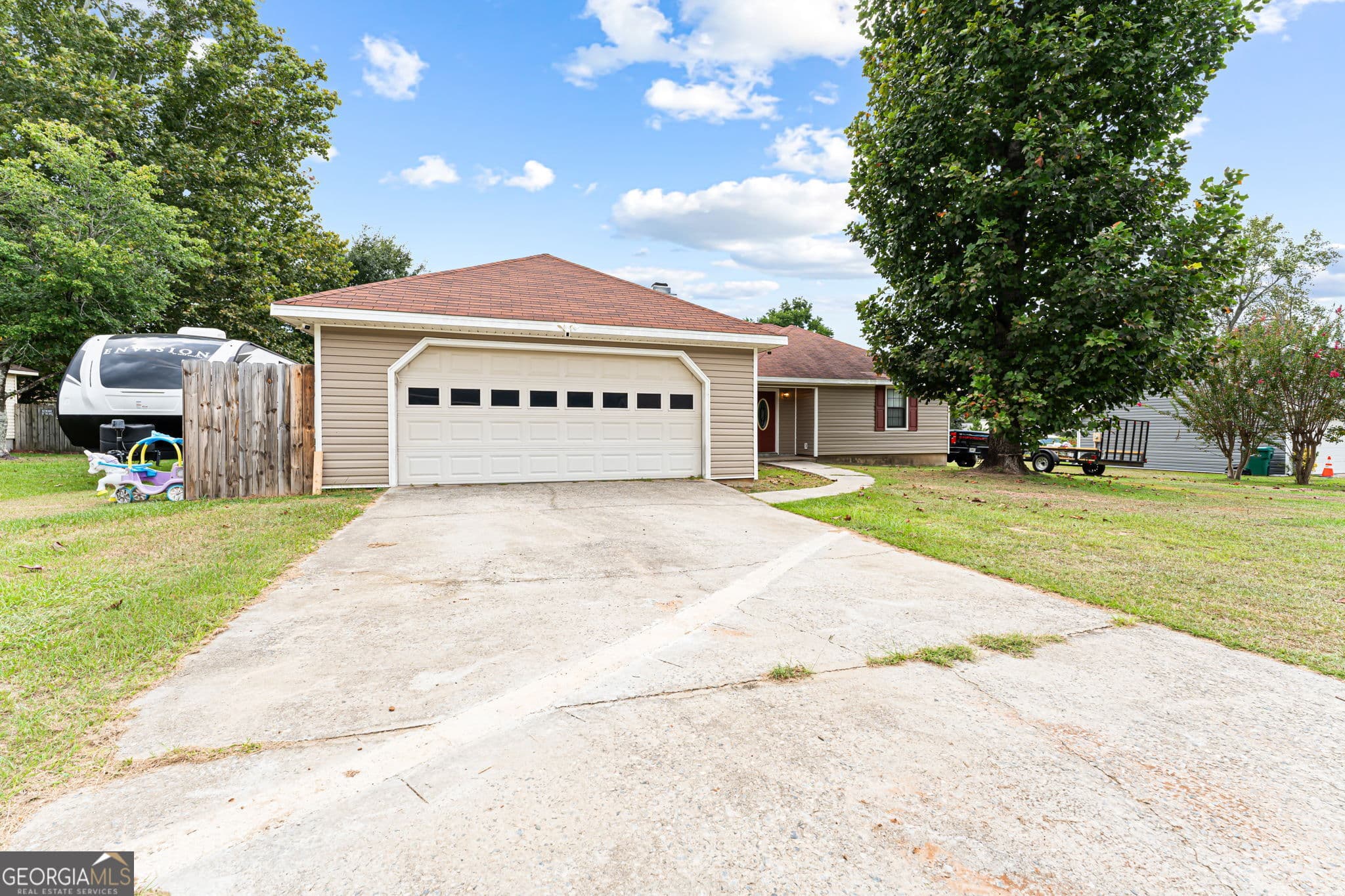 3 bedroom, 2 bathroom, 1,450 sq ft single family residence for sale at 218 Morning Dove Lane, Warner Robins, GA 31088 — photo 2