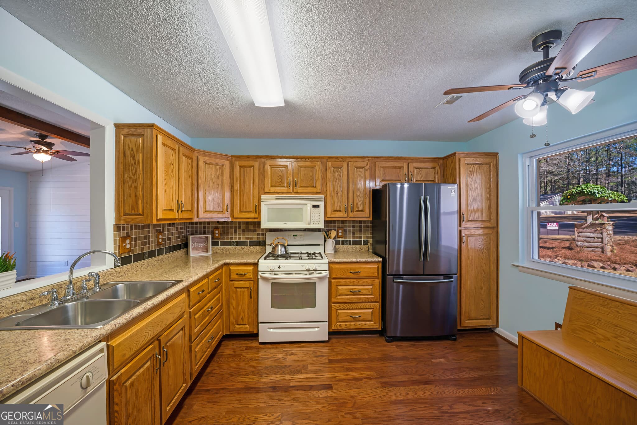 4 bedroom, 2 bathroom, 1,777 sq ft single family residence for rent at 100 Dove Point, Peachtree City, GA 30269 for $2,200 a month — photo 6