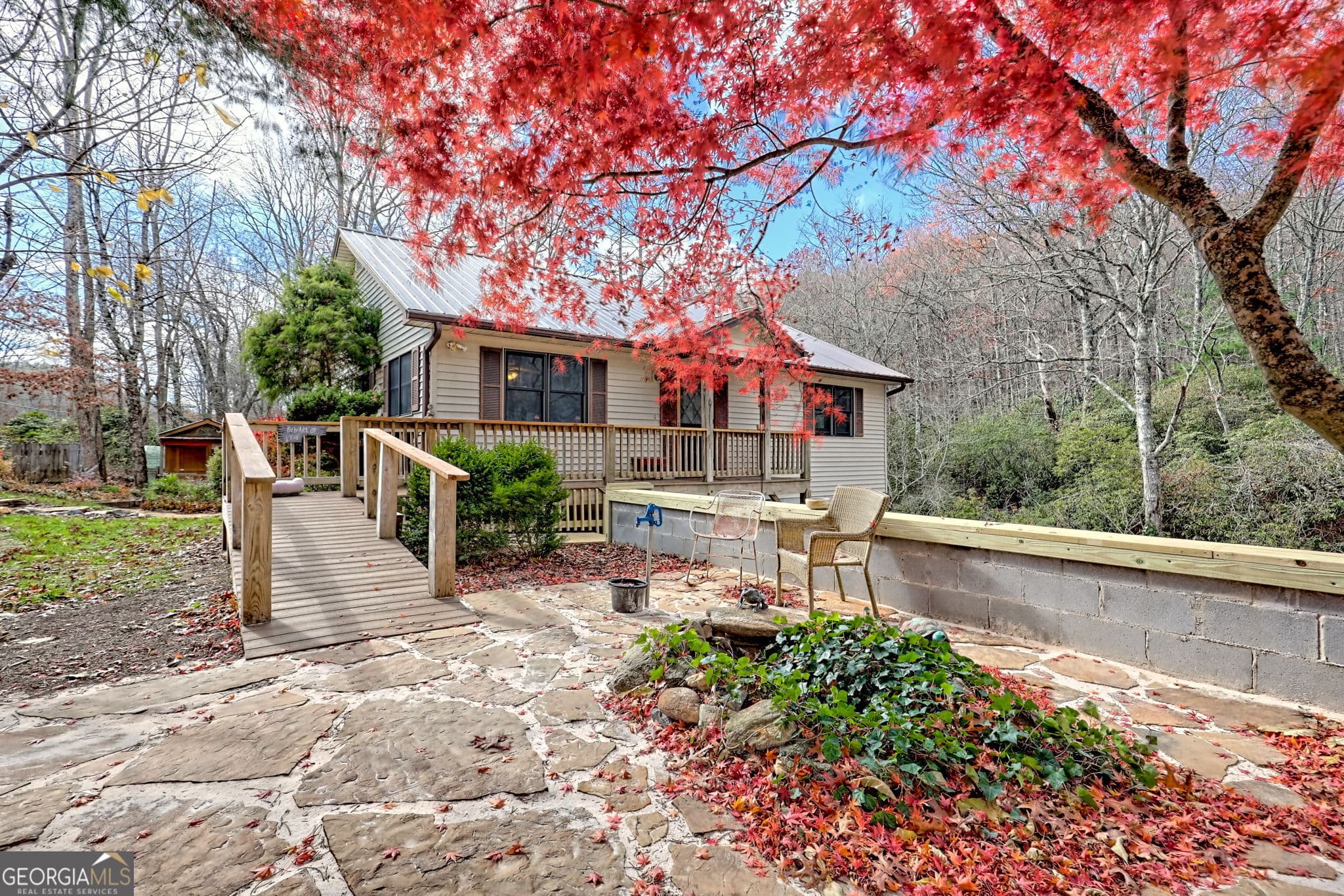 3 bedroom, 2 bathroom, 1,594 sq ft single family residence for sale at 7829 Dillard Road, Scaly Mtn, NC 28775 — photo 6