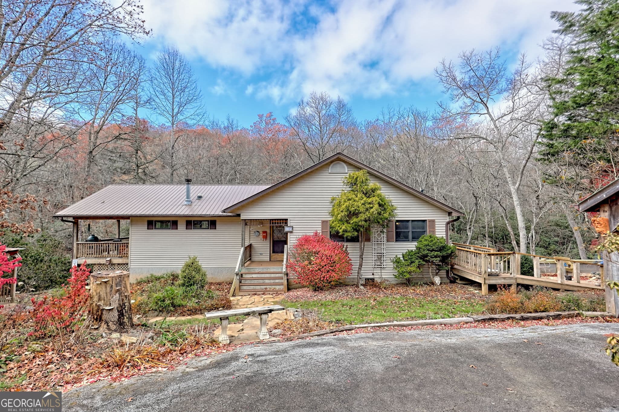 3 bedroom, 2 bathroom, 1,594 sq ft single family residence for sale at 7829 Dillard Road, Scaly Mtn, NC 28775 — photo 5