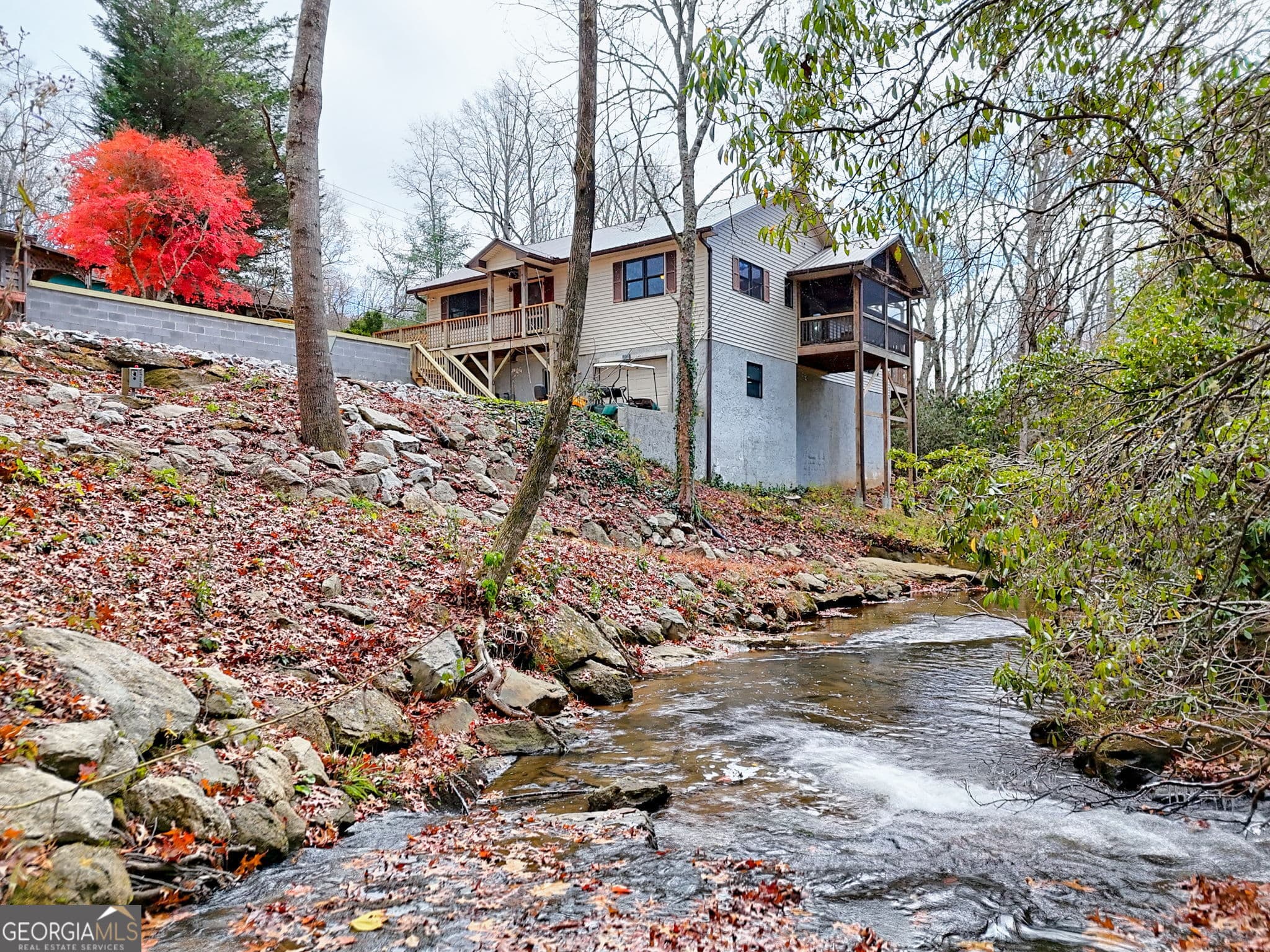 3 bedroom, 2 bathroom, 1,594 sq ft single family residence for sale at 7829 Dillard Road, Scaly Mtn, NC 28775 — photo 4