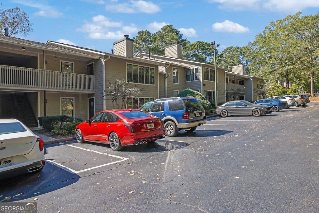 2 bedroom, 2 bathroom, 1,158 sq ft condominium for sale at 1003 River Mill Circle, Roswell, GA 30075 — photo 6