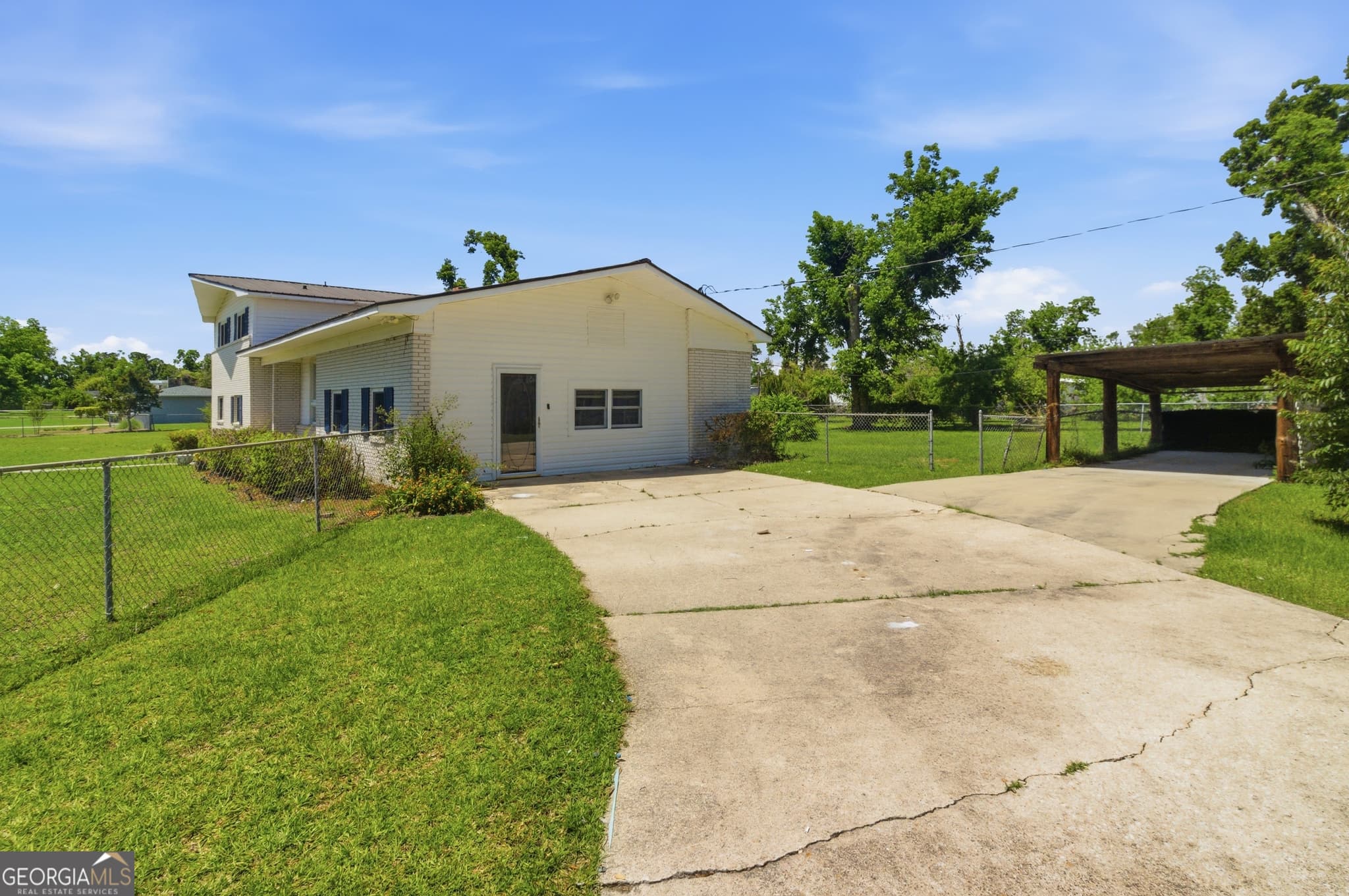 4 bedroom, 3 bathroom single family residence under contract at 27 Park Lane, Hazlehurst, GA 31539 — photo 6