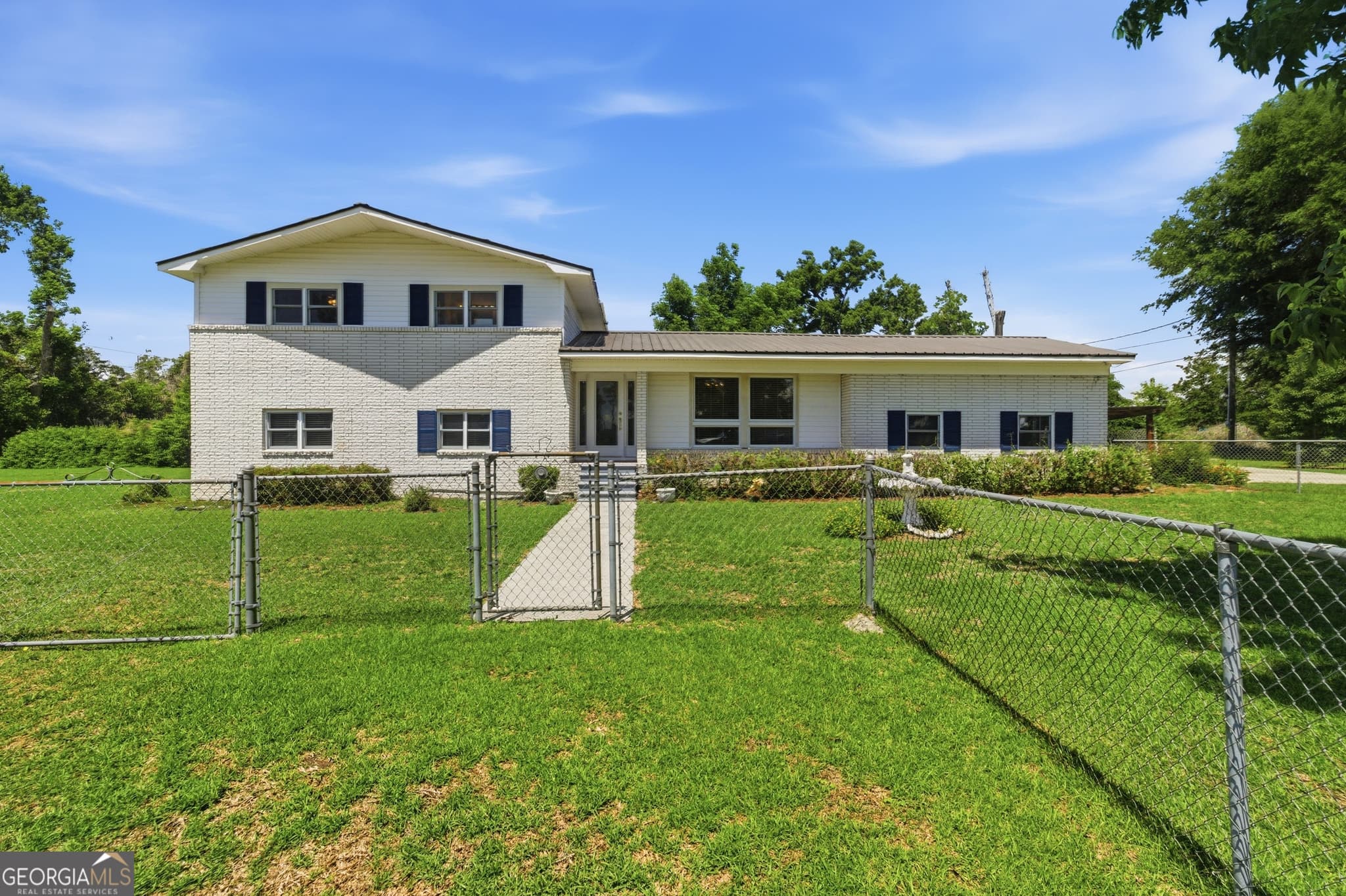 4 bedroom, 3 bathroom single family residence under contract at 27 Park Lane, Hazlehurst, GA 31539