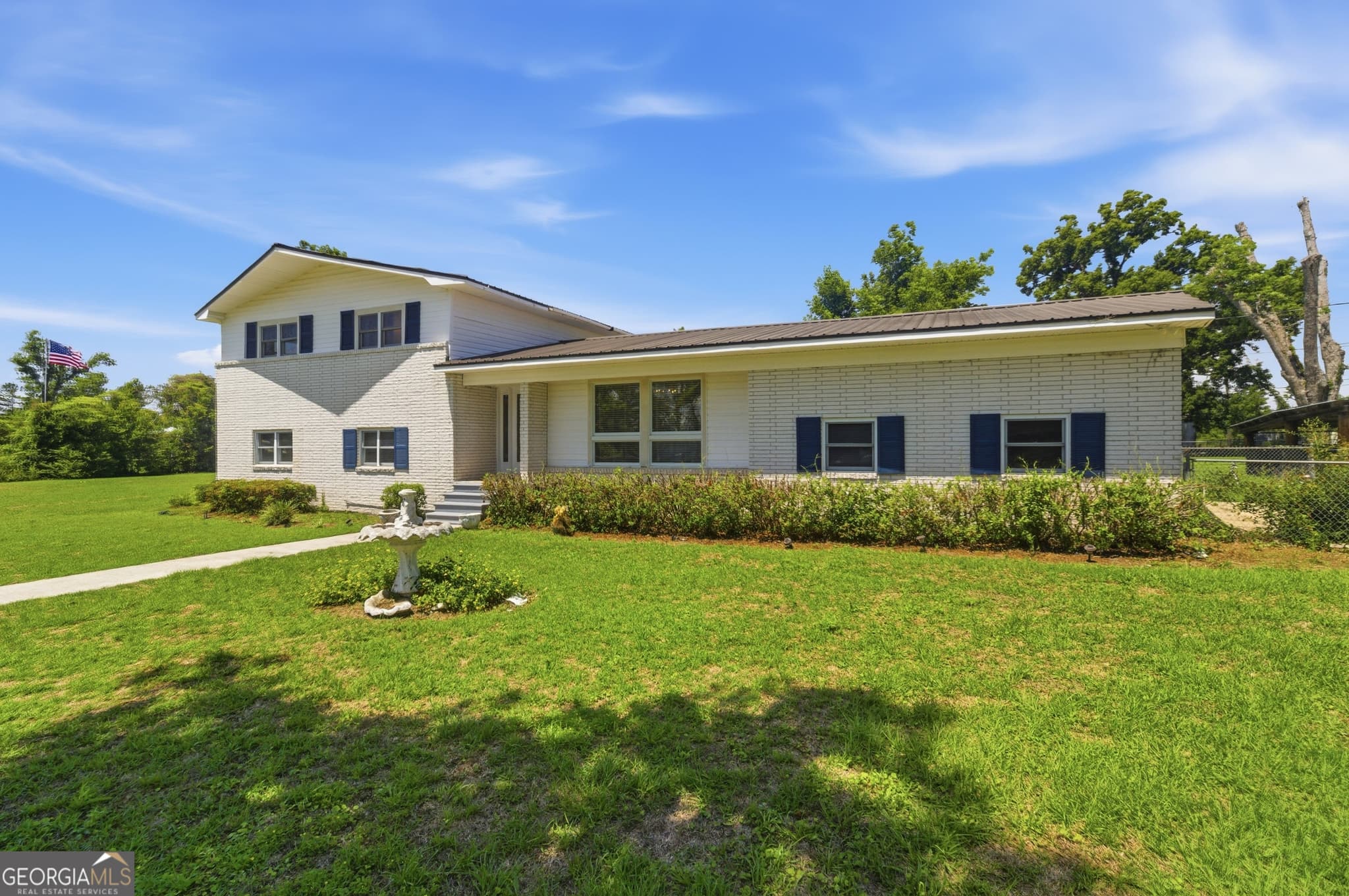 4 bedroom, 3 bathroom single family residence under contract at 27 Park Lane, Hazlehurst, GA 31539 — photo 4