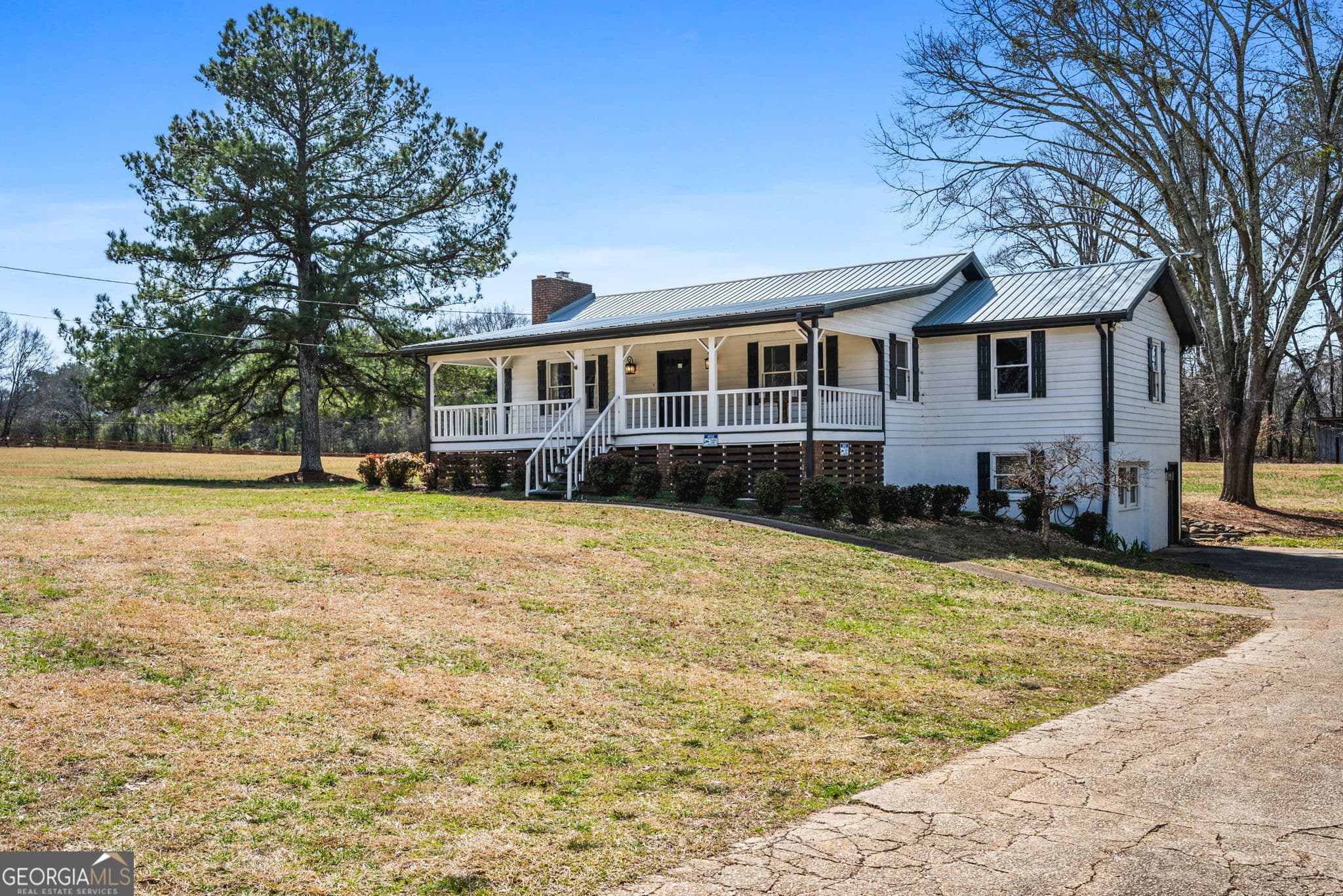 3 bedroom, 3 bathroom, 2,349 sq ft single family residence for sale at 5333 Pine Valley Road, Powder Springs, GA 30127 — photo 2