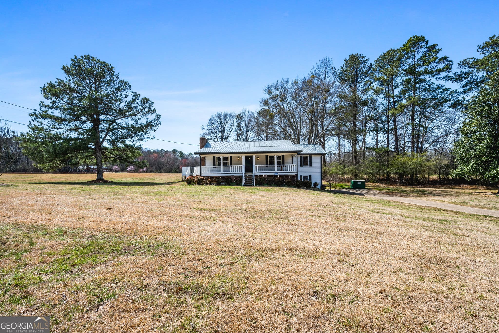 3 bedroom, 3 bathroom, 2,349 sq ft single family residence for sale at 5333 Pine Valley Road, Powder Springs, GA 30127 — photo 3