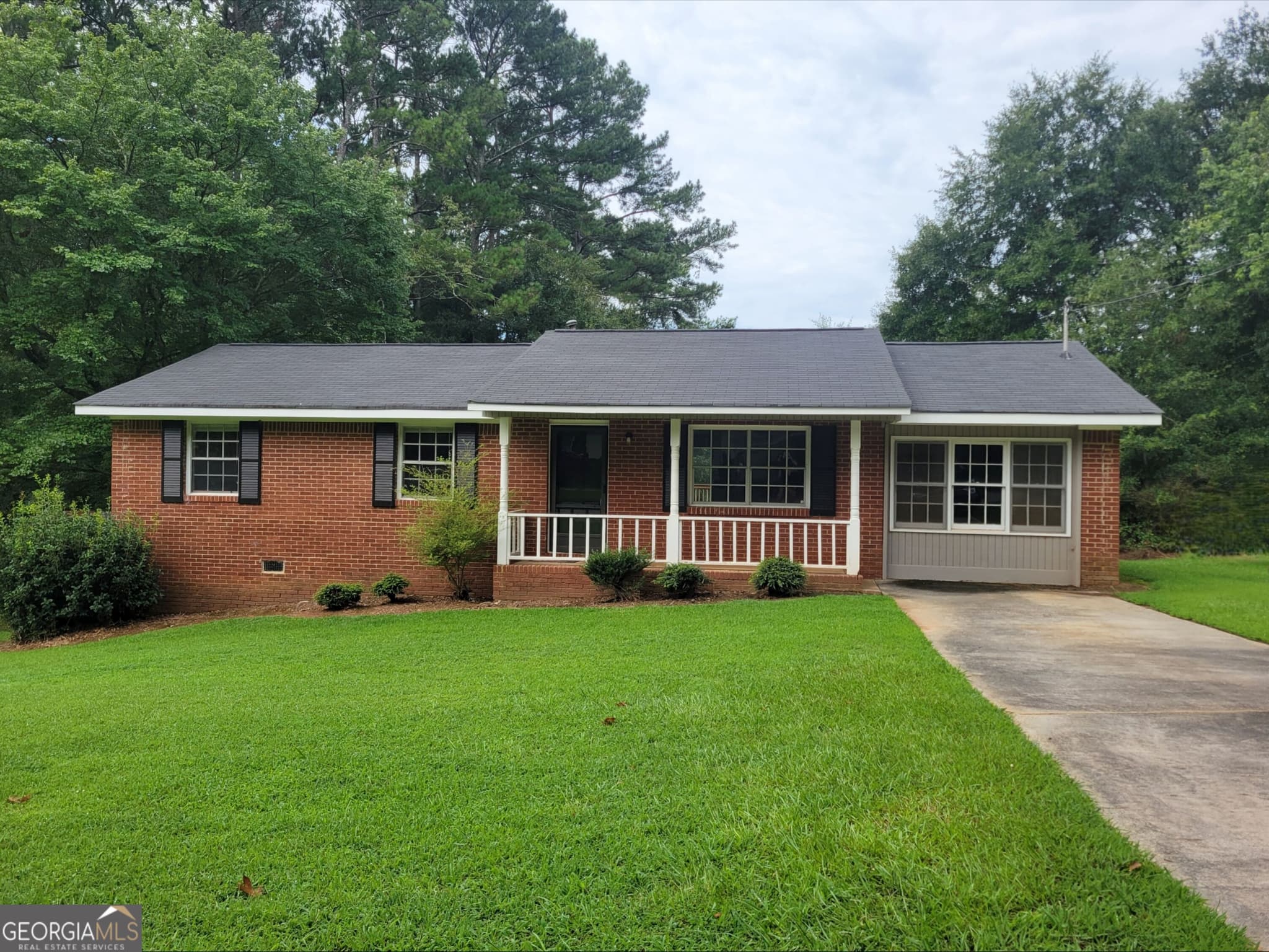3 bedroom, 1.5 bathroom, 1,350 sq ft single family residence for rent at 858 Pine Shadow Lane, Winder, GA 30680 for $1,765 a month
