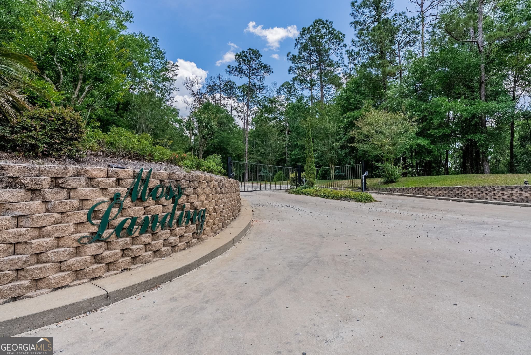 3 bedroom, 2 bathroom, 1,528 sq ft single family residence for sale at 166 Addies Alley, Jesup, GA 31545 — photo 2