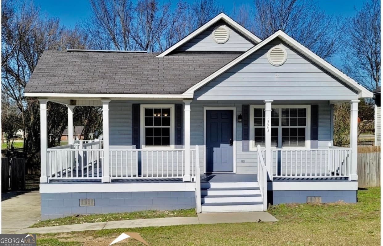 3 bedroom, 2 bathroom, 1,008 sq ft single family residence for sale at 1323 Crawford Street, Macon, GA 31206 — photo 1 of 7