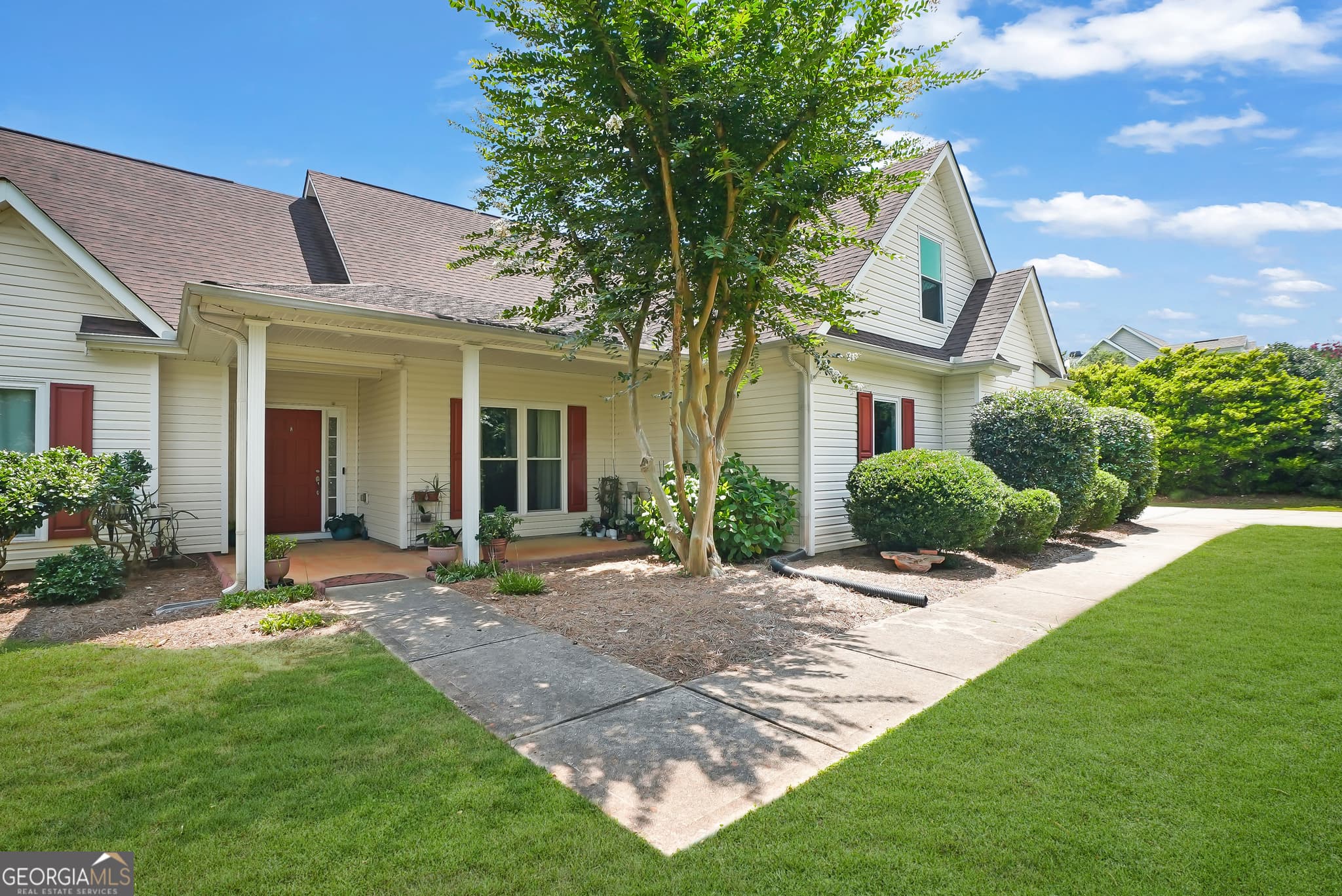 5 bedroom, 3 bathroom, 2,361 sq ft single family residence for sale at 188 Meadows Drive, Senoia, GA 30276 — photo 6