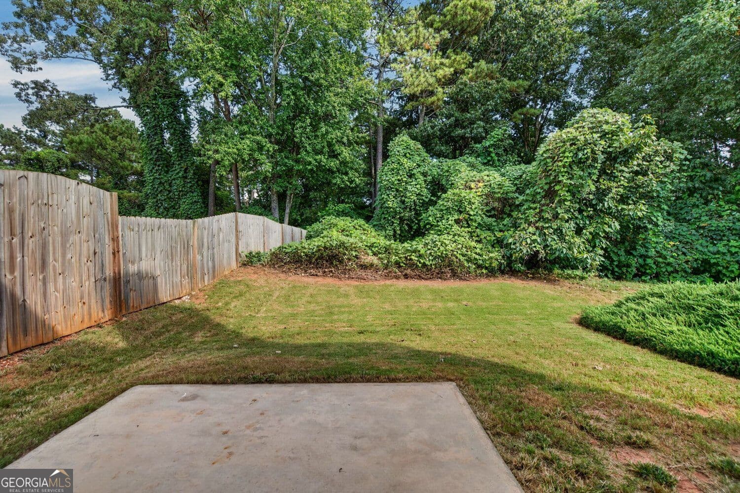 3 bedroom, 2.5 bathroom, 1,976 sq ft single family residence for sale at 2850 Mayfair Drive, Cumming, GA 30040 — photo 3