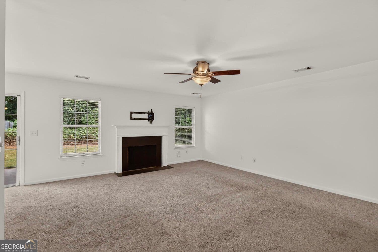 3 bedroom, 2.5 bathroom, 1,976 sq ft single family residence for sale at 2850 Mayfair Drive, Cumming, GA 30040 — photo 10