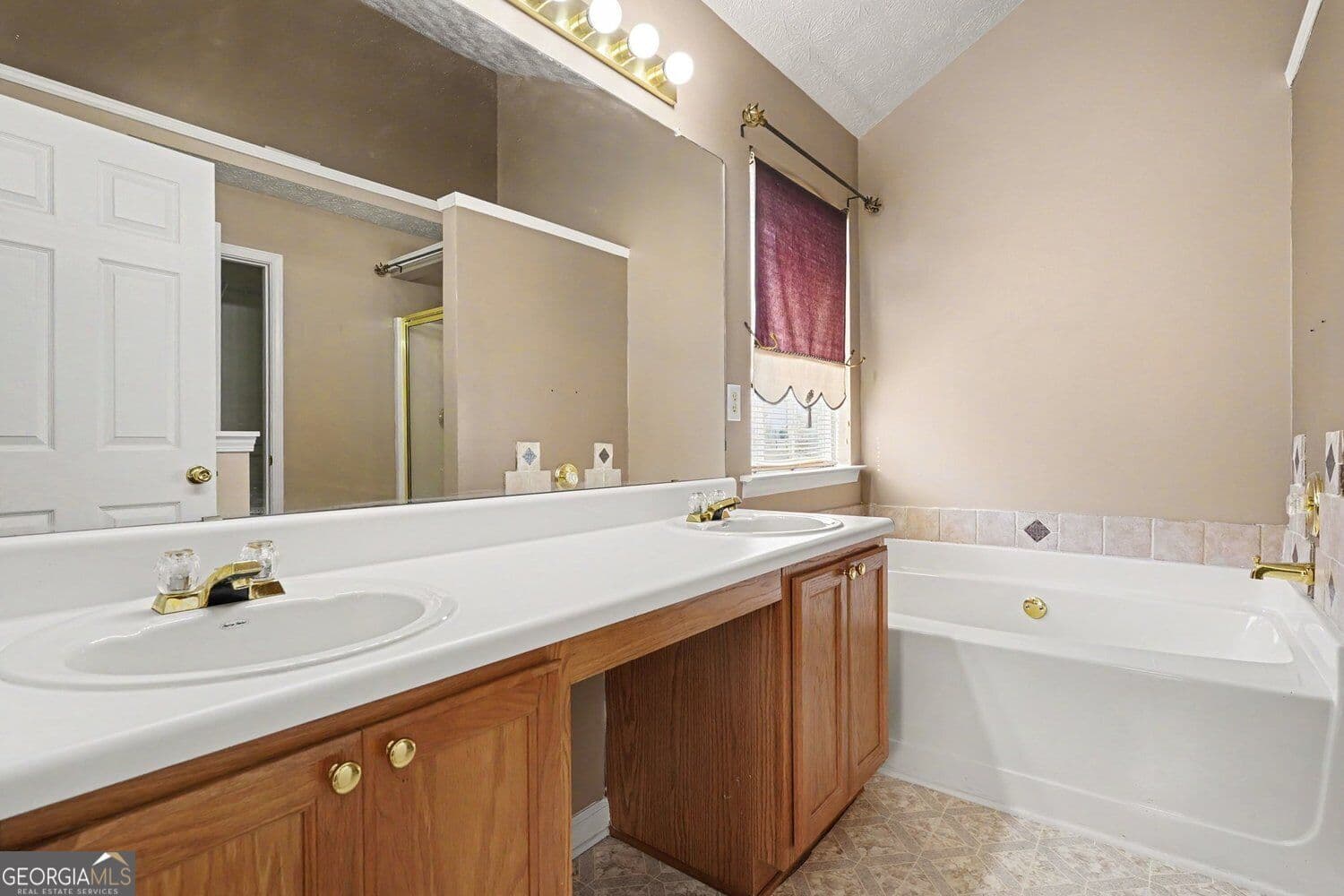 3 bedroom, 2.5 bathroom, 1,679 sq ft single family residence for sale at 312 Jasmine Drive, Locust Grove, GA 30248 — photo 6