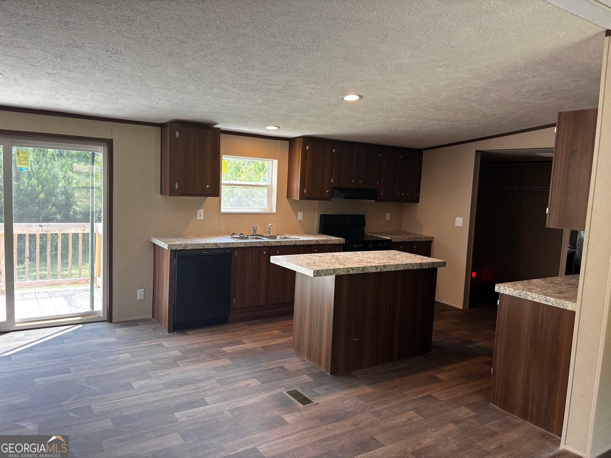 4 bedroom, 2 bathroom, 1,781 sq ft manufactured home,single family residence for sale at 472 Hwy 24 South, Milledgeville, GA 31061 — photo 3