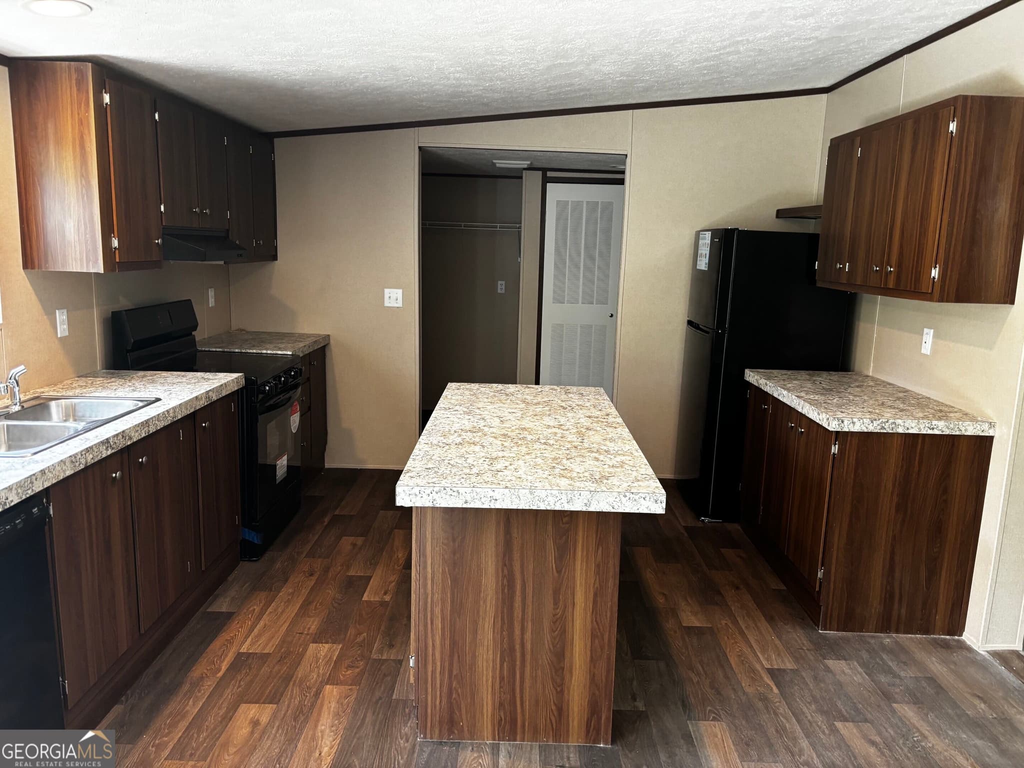 4 bedroom, 2 bathroom, 1,781 sq ft manufactured home,single family residence for sale at 472 Hwy 24 South, Milledgeville, GA 31061 — photo 4