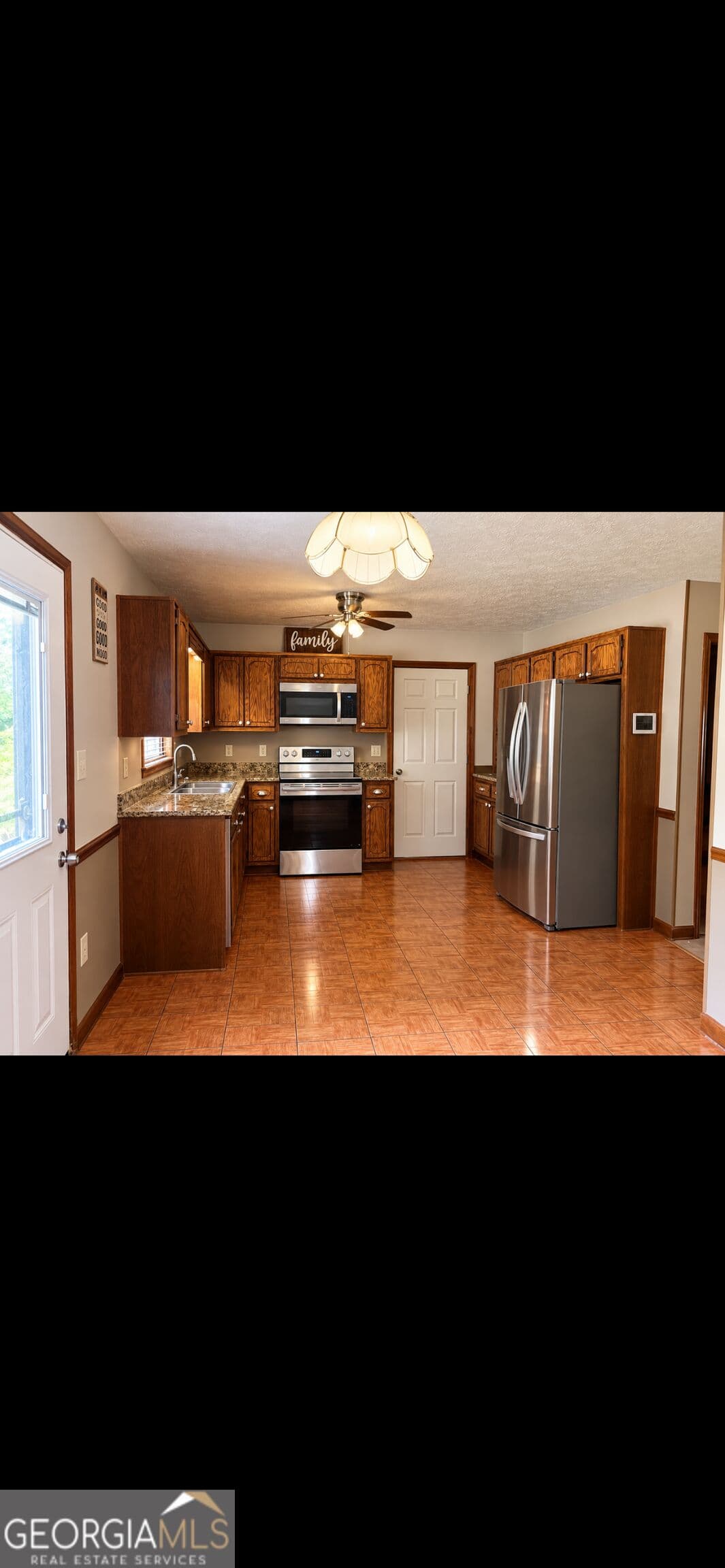 3 bedroom, 2.5 bathroom, 1,400 sq ft single family residence for sale at 130 Saddleview Lane, Ellenwood, GA 30294 — photo 2