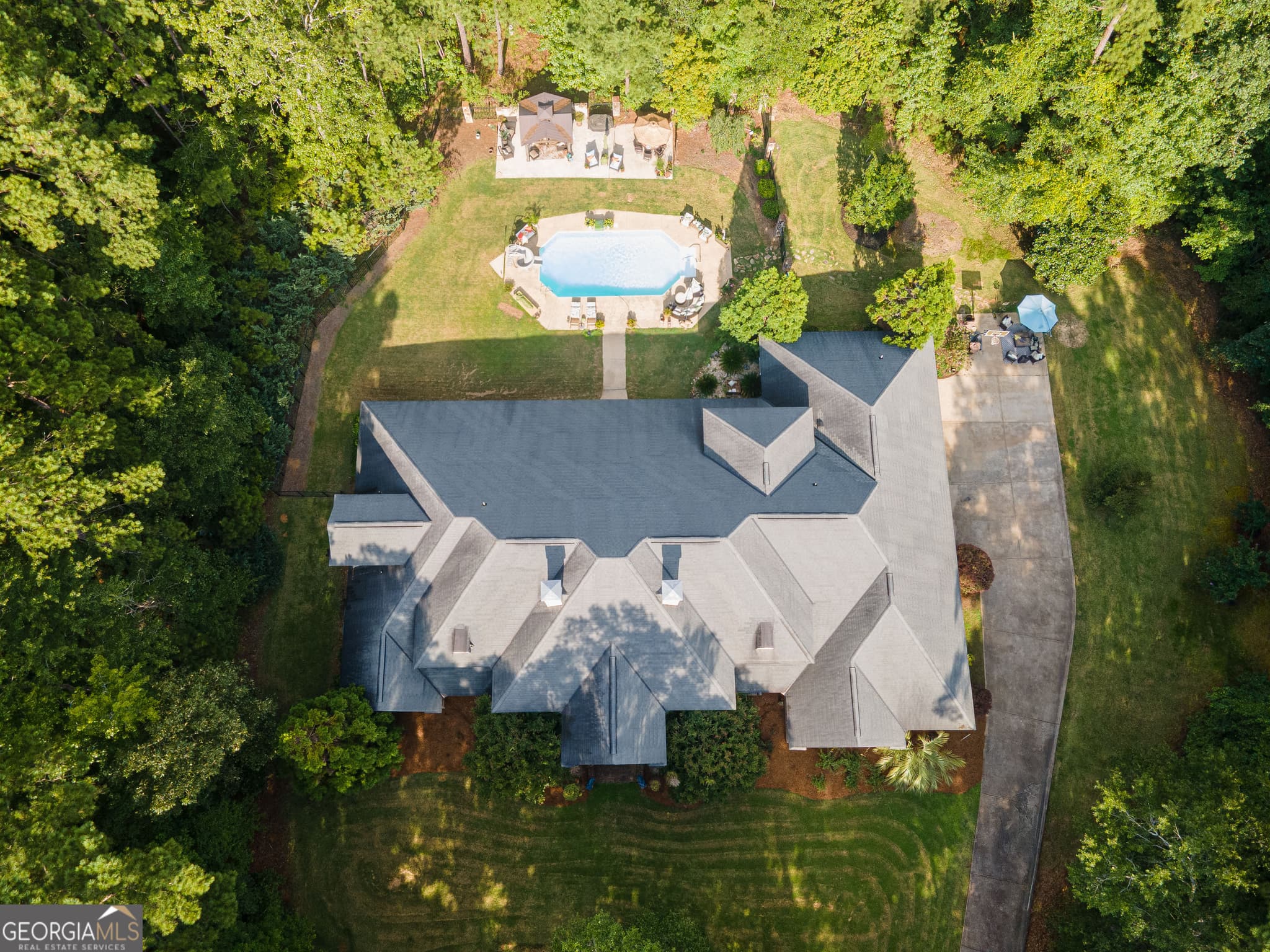 5 bedroom, 6 bathroom, 8,848 sq ft single family residence for sale at 595 Grey Rock Drive, Midland, GA 31820 — photo 3