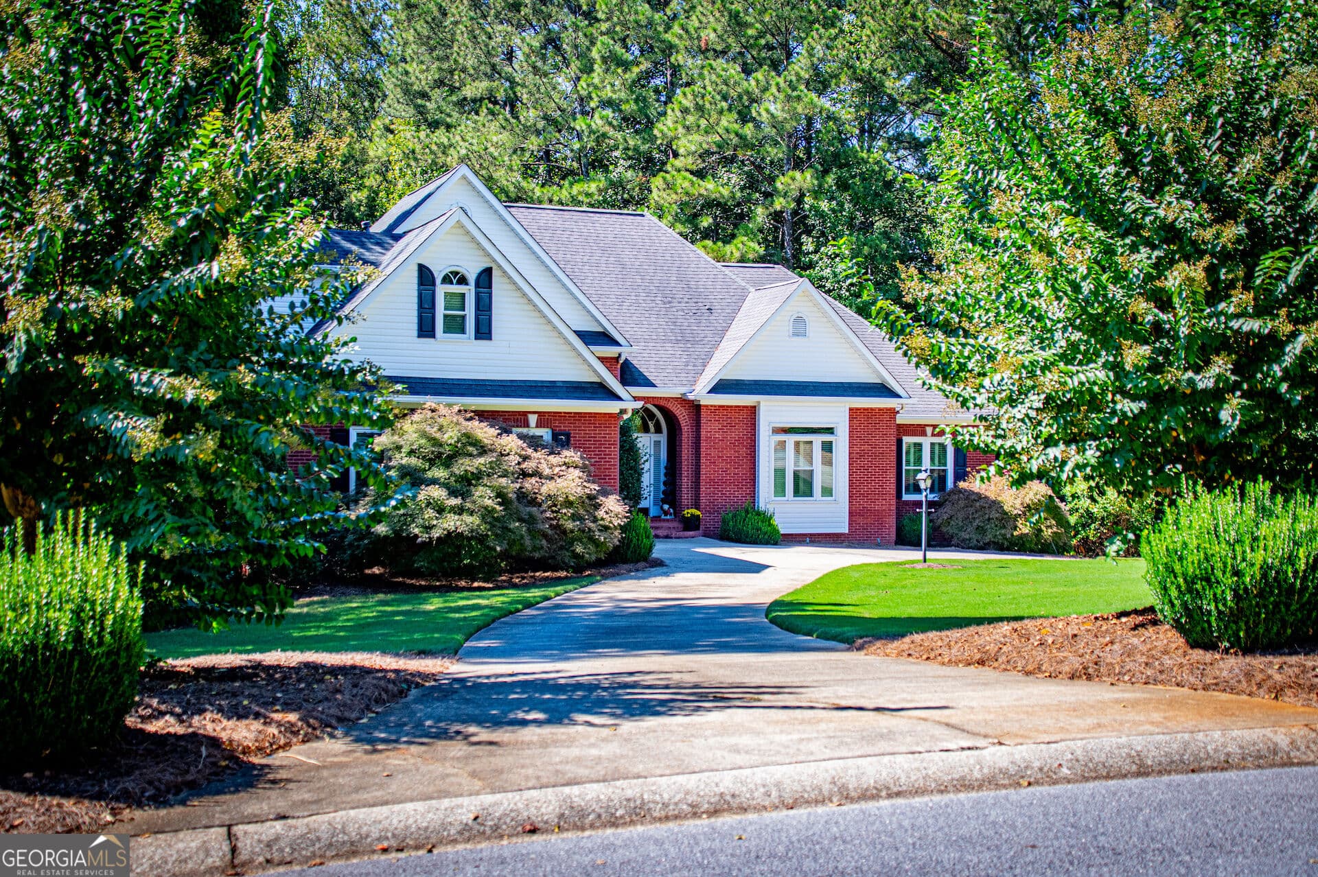 5 bedroom, 4.5 bathroom, 4,330 sq ft single family residence for sale at 101 Shady Valley Court, Carrollton, GA 30116 — photo 4