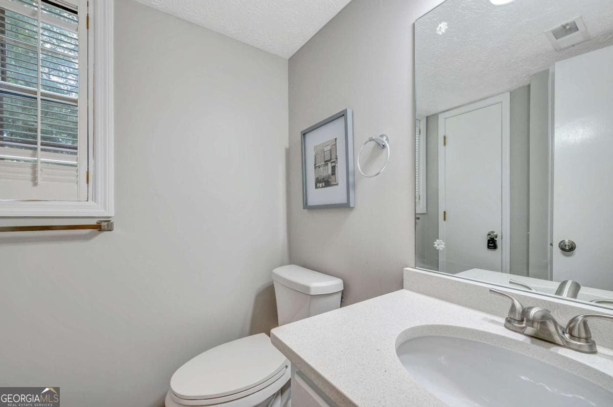 3 bedroom, 2.5 bathroom single family residence for rent at 2011 Kemp Road, Marietta, GA 30066 for $4,500 a month — photo 4