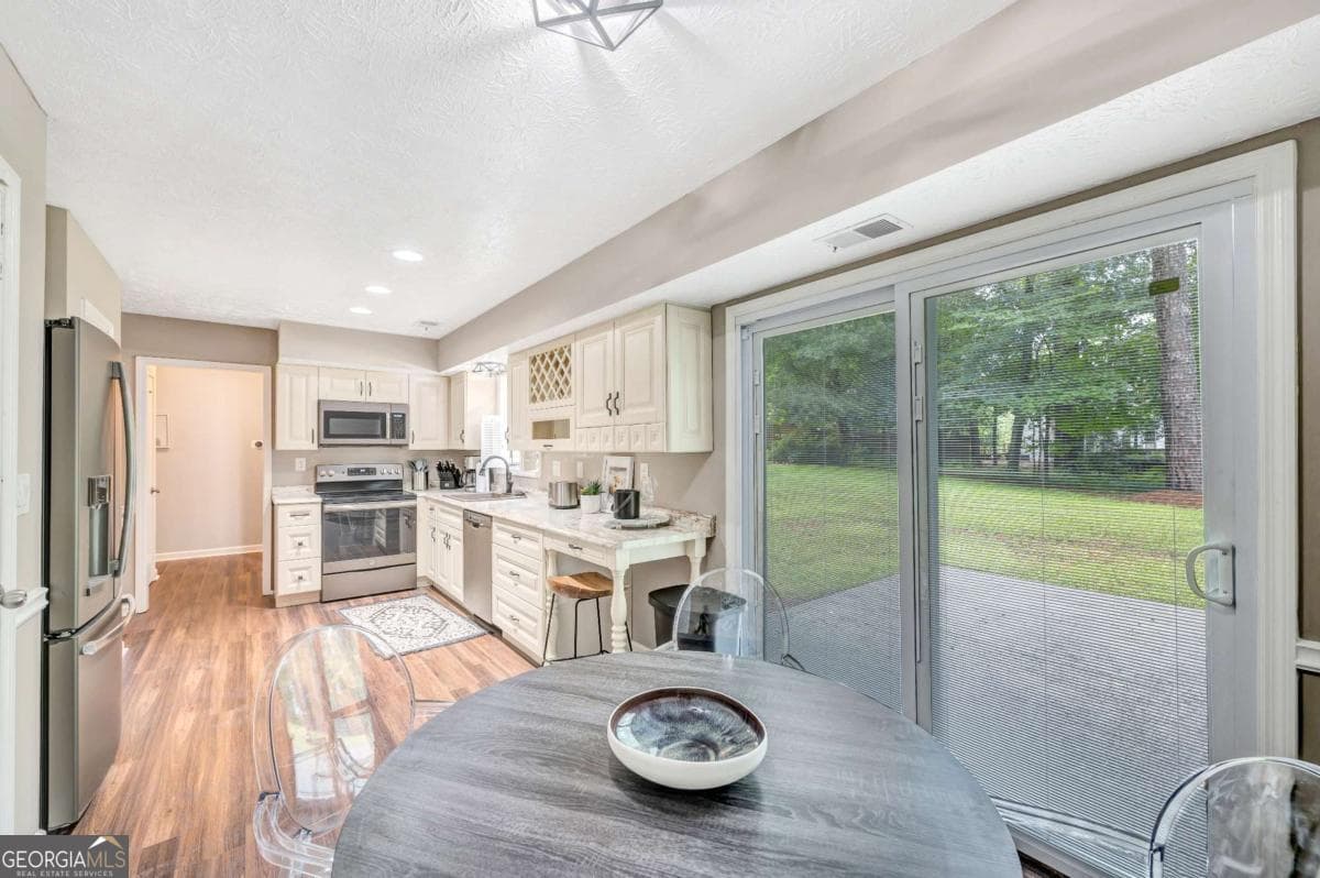 3 bedroom, 2.5 bathroom single family residence for rent at 2011 Kemp Road, Marietta, GA 30066 for $4,500 a month — photo 8