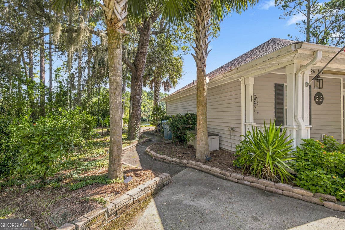 3 bedroom, 2 bathroom, 1,612 sq ft single family residence for sale at 22 Shell Pointe Court, Brunswick, GA 31525 — photo 3