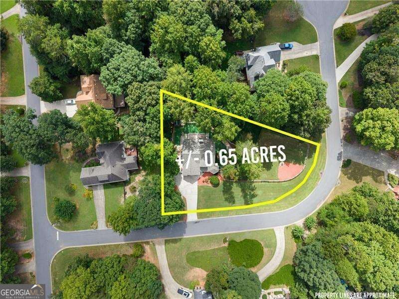 4 bedroom, 3.5 bathroom, 3,633 sq ft single family residence for sale at 5825 Birch Ridge Trail, Cumming, GA 30028 — photo 3