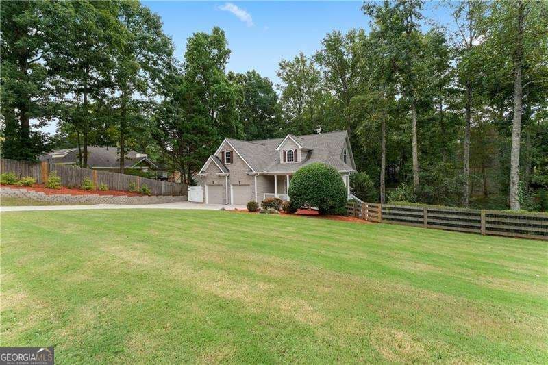4 bedroom, 3.5 bathroom, 3,633 sq ft single family residence for sale at 5825 Birch Ridge Trail, Cumming, GA 30028 — photo 4