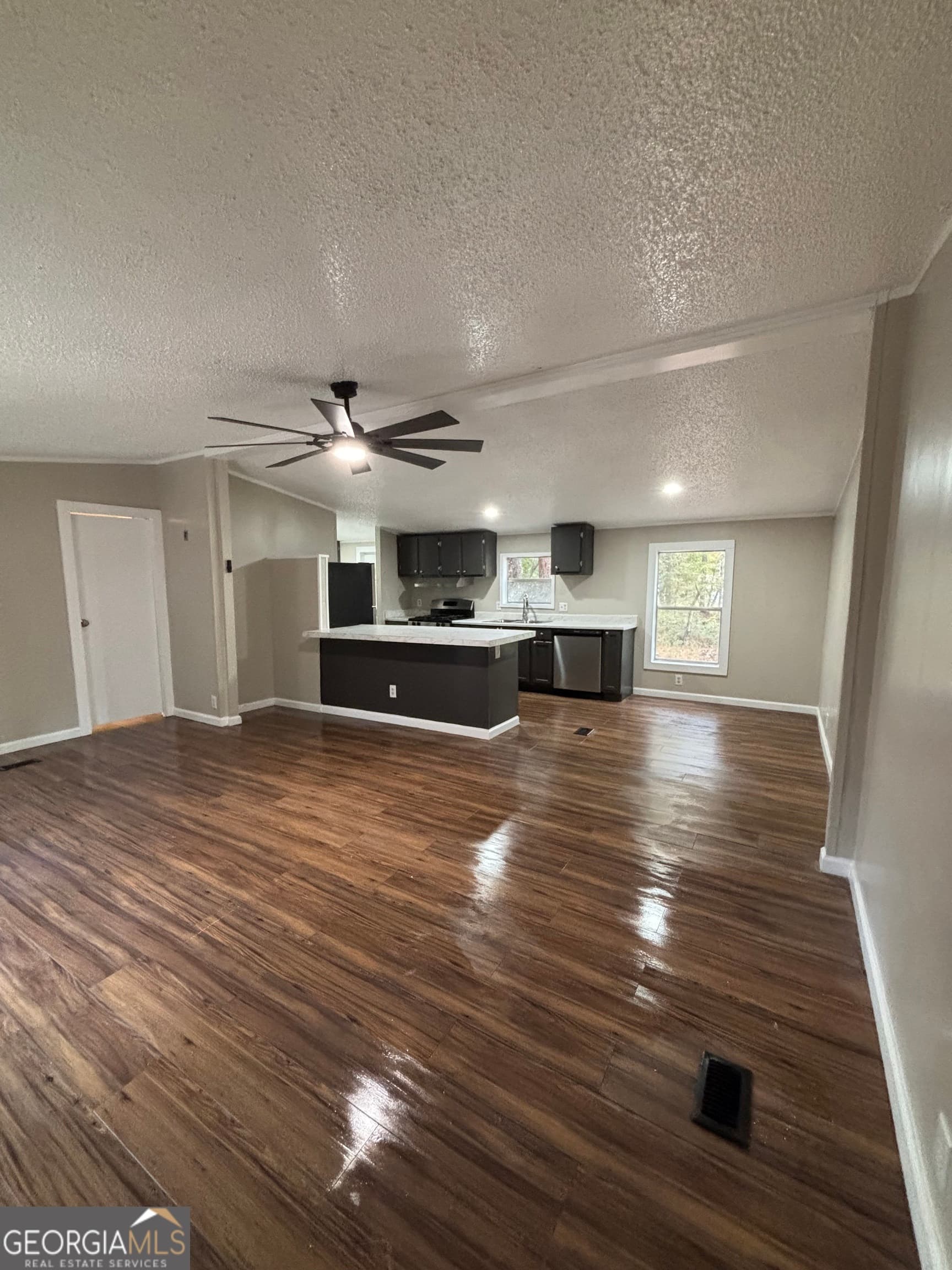 3 bedroom, 2 bathroom, 1,600 sq ft manufactured home,single family residence for sale at 409 Paiute Road, Locust Grove, GA 30248 — photo 6
