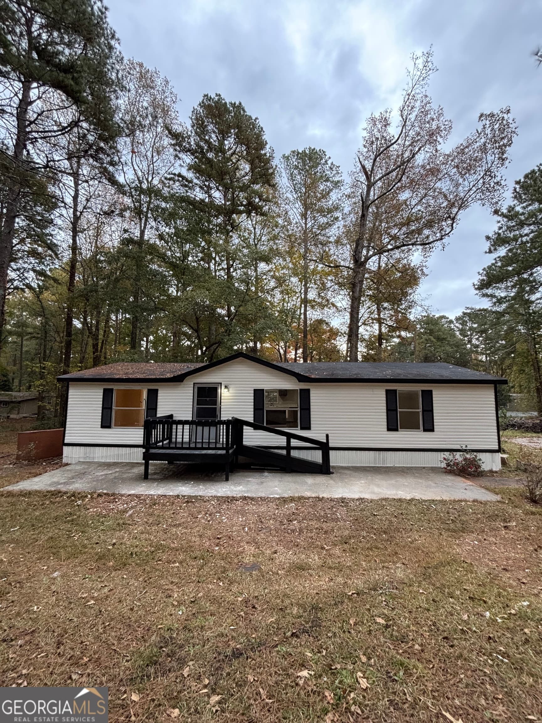 3 bedroom, 2 bathroom, 1,600 sq ft manufactured home,single family residence for sale at 409 Paiute Road, Locust Grove, GA 30248 — photo 3