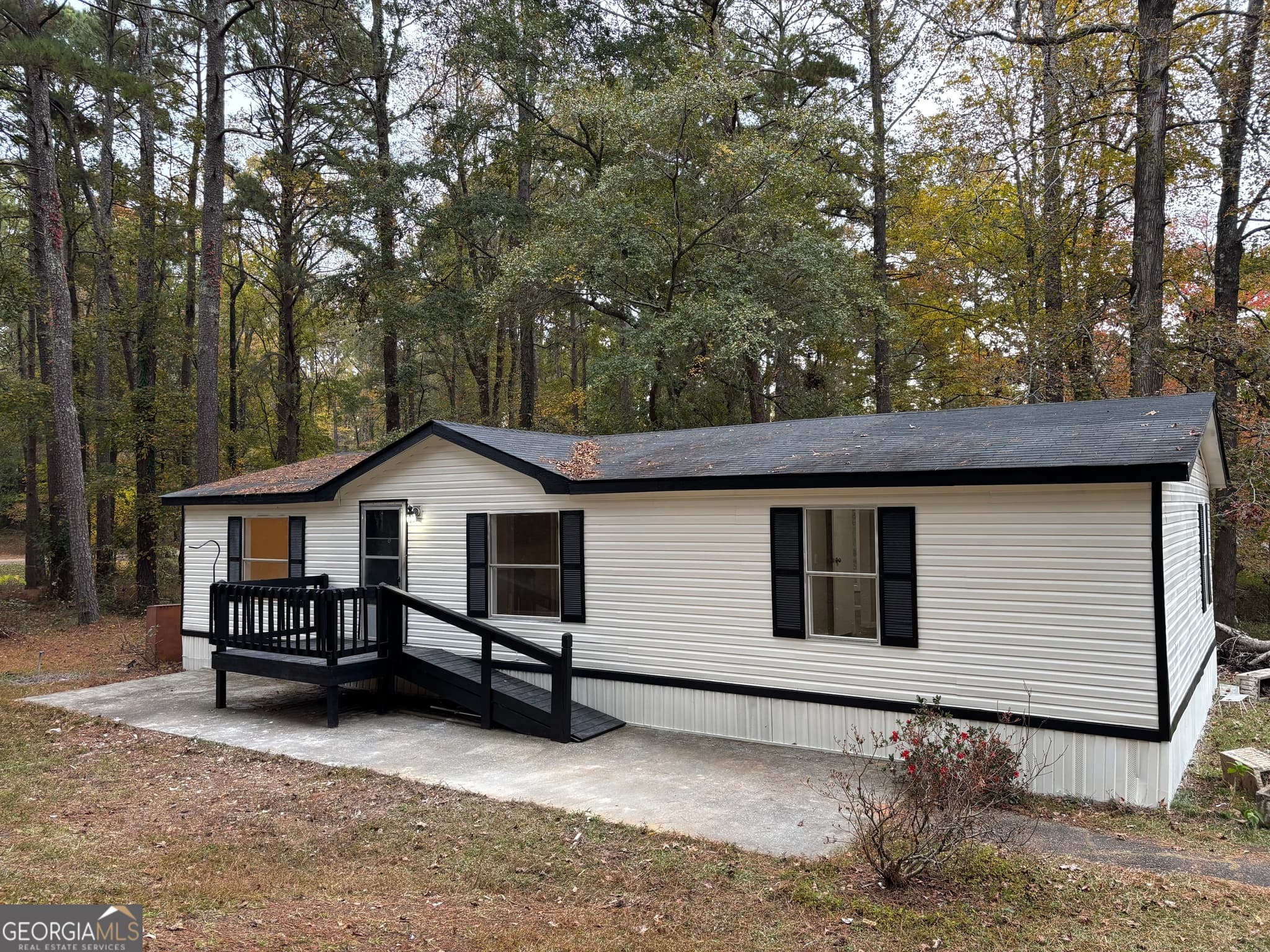 3 bedroom, 2 bathroom, 1,600 sq ft manufactured home,single family residence for sale at 409 Paiute Road, Locust Grove, GA 30248