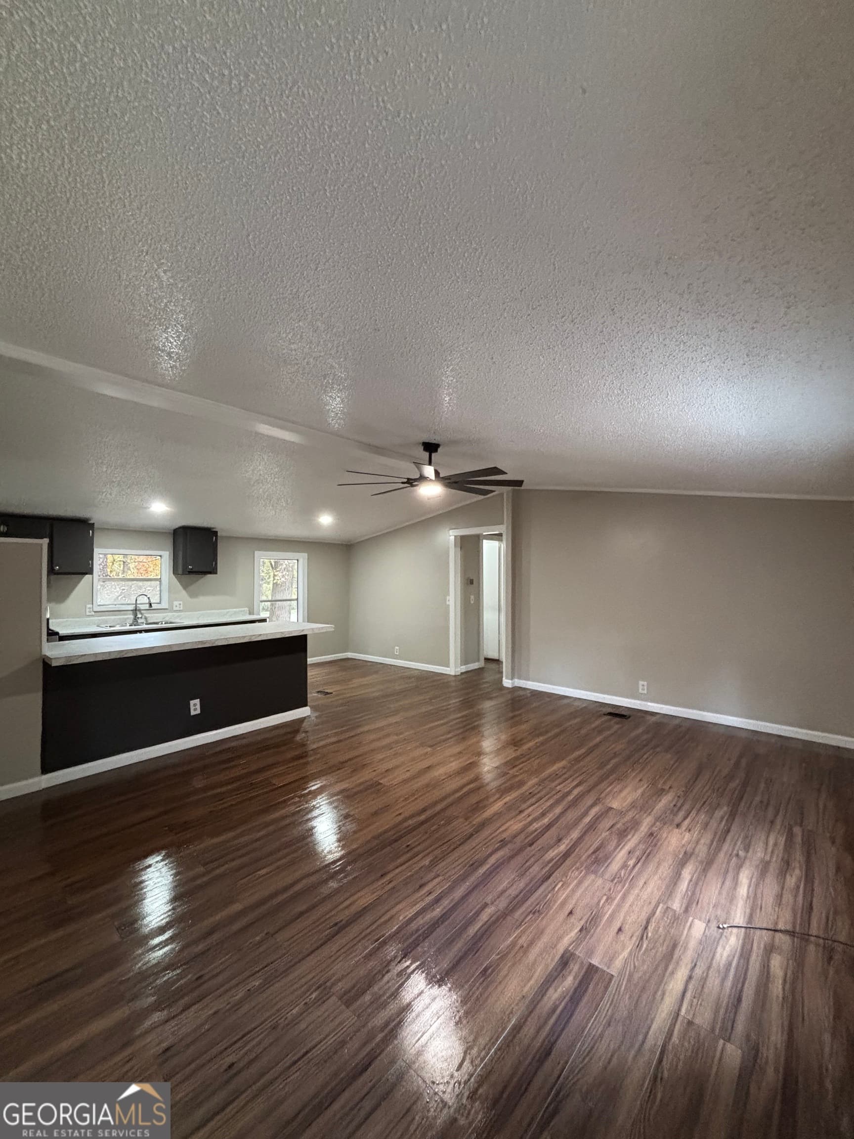 3 bedroom, 2 bathroom, 1,600 sq ft manufactured home,single family residence for sale at 409 Paiute Road, Locust Grove, GA 30248 — photo 5