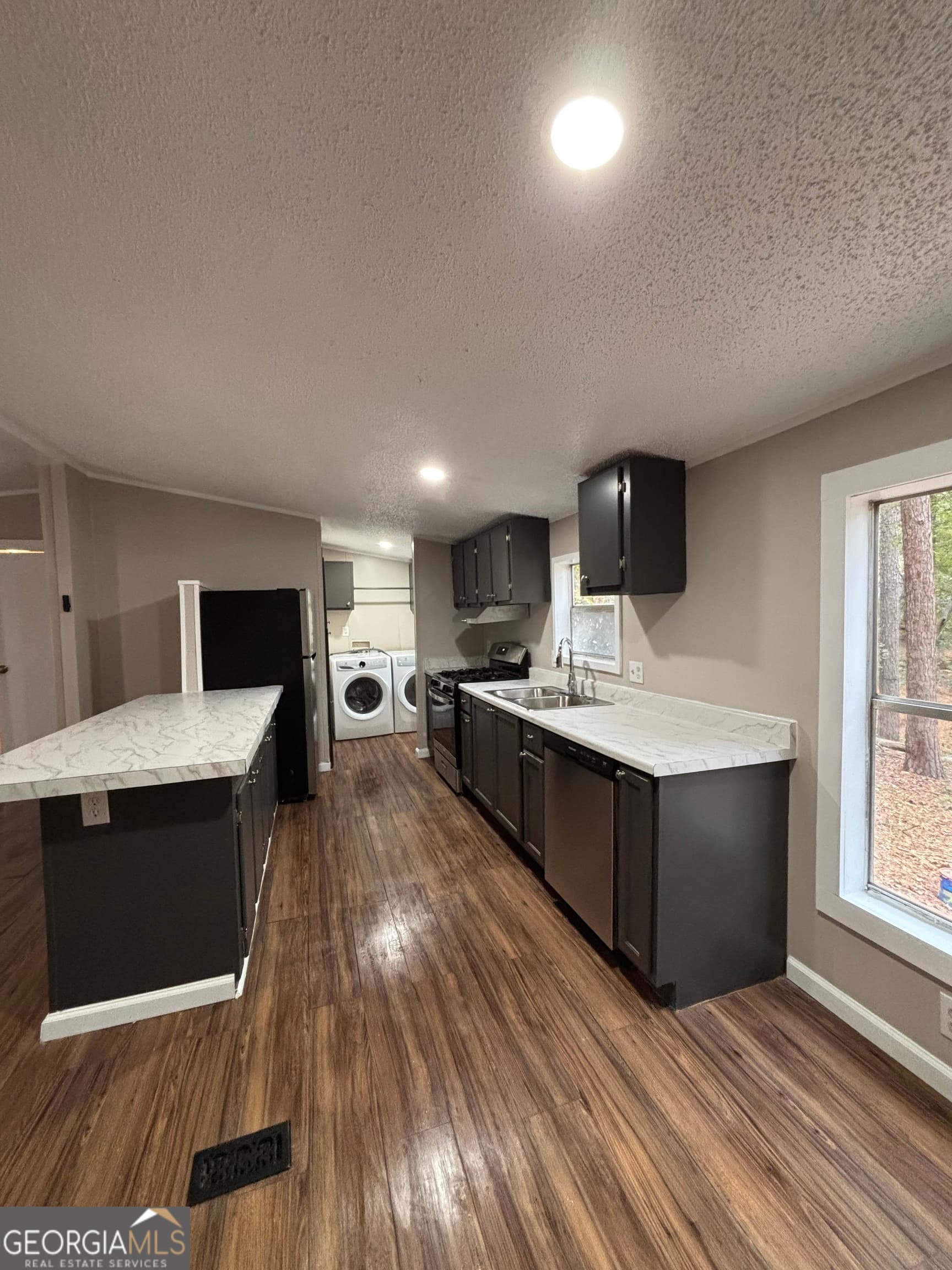 3 bedroom, 2 bathroom, 1,600 sq ft manufactured home,single family residence for sale at 409 Paiute Road, Locust Grove, GA 30248 — photo 9