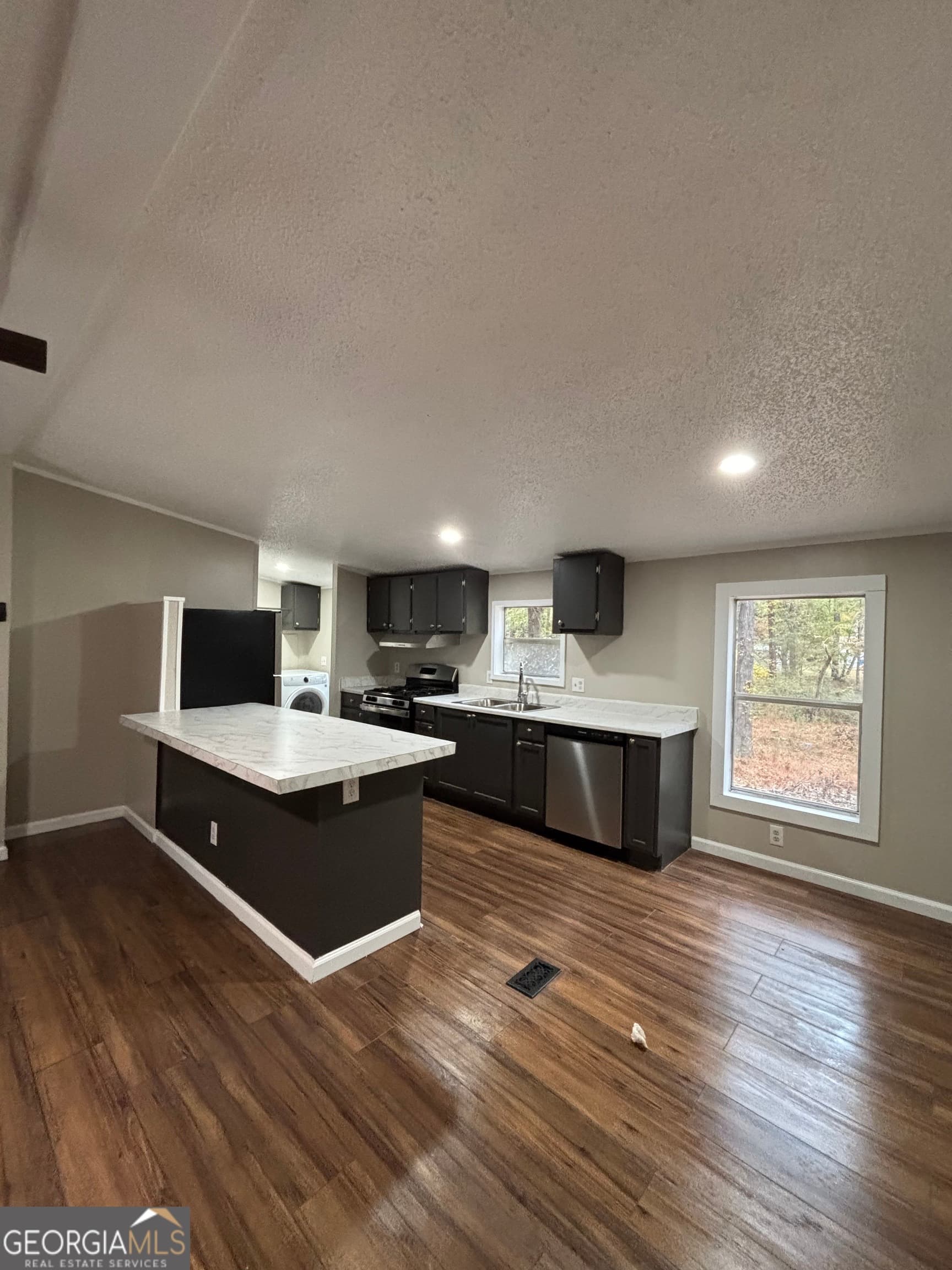 3 bedroom, 2 bathroom, 1,600 sq ft manufactured home,single family residence for sale at 409 Paiute Road, Locust Grove, GA 30248 — photo 10