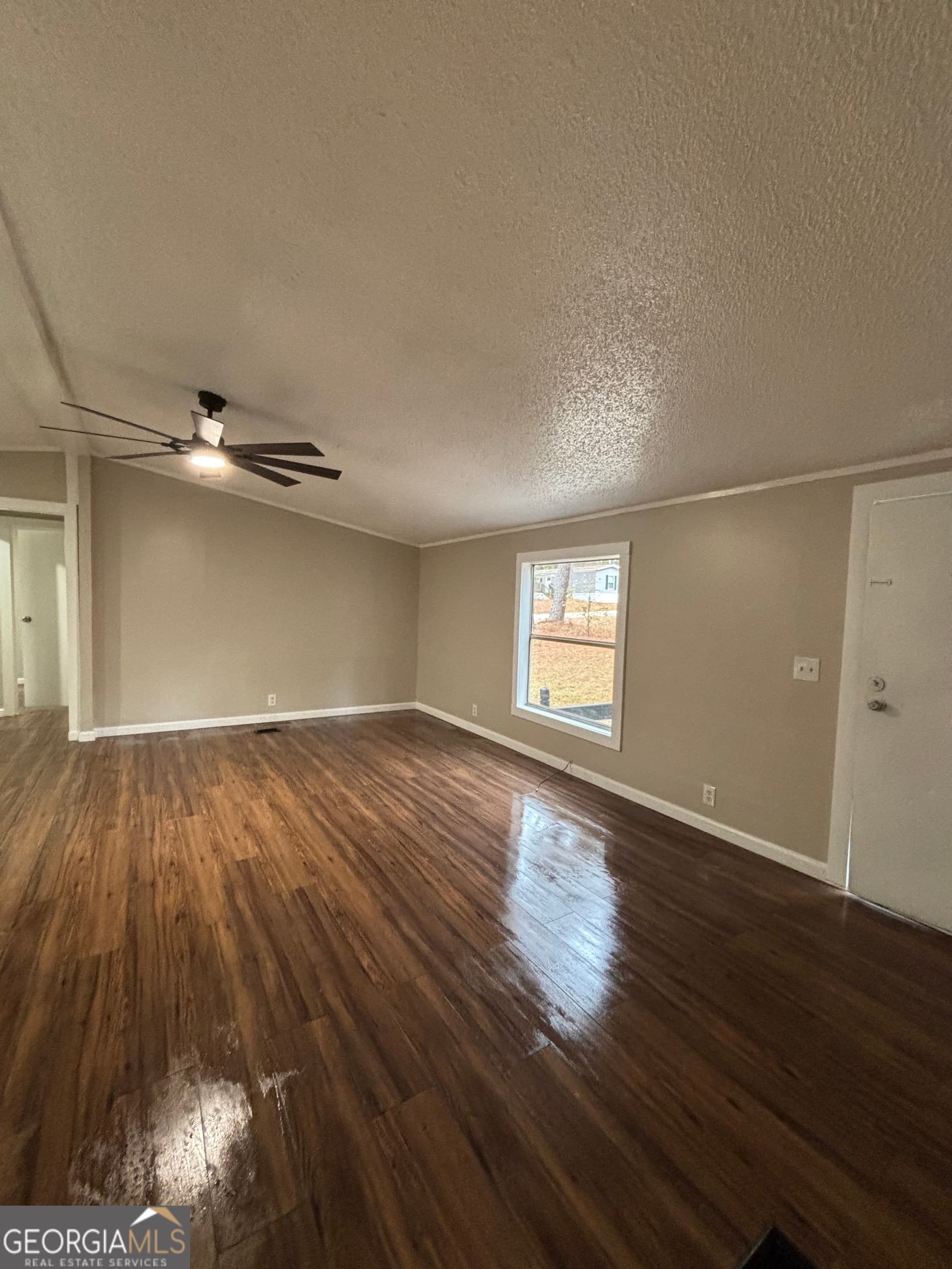 3 bedroom, 2 bathroom, 1,600 sq ft manufactured home,single family residence for sale at 409 Paiute Road, Locust Grove, GA 30248 — photo 4