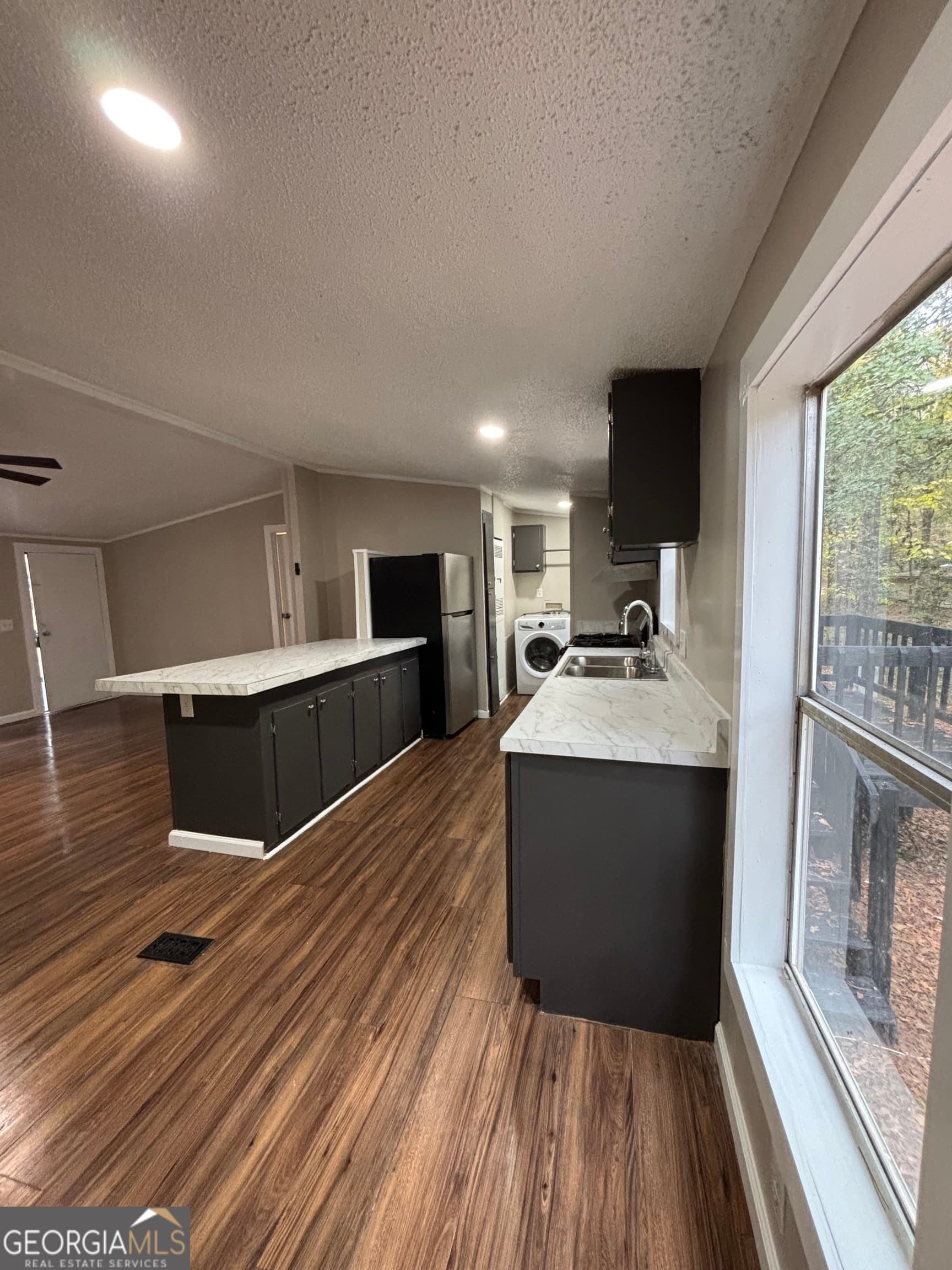 3 bedroom, 2 bathroom, 1,600 sq ft manufactured home,single family residence for sale at 409 Paiute Road, Locust Grove, GA 30248 — photo 8