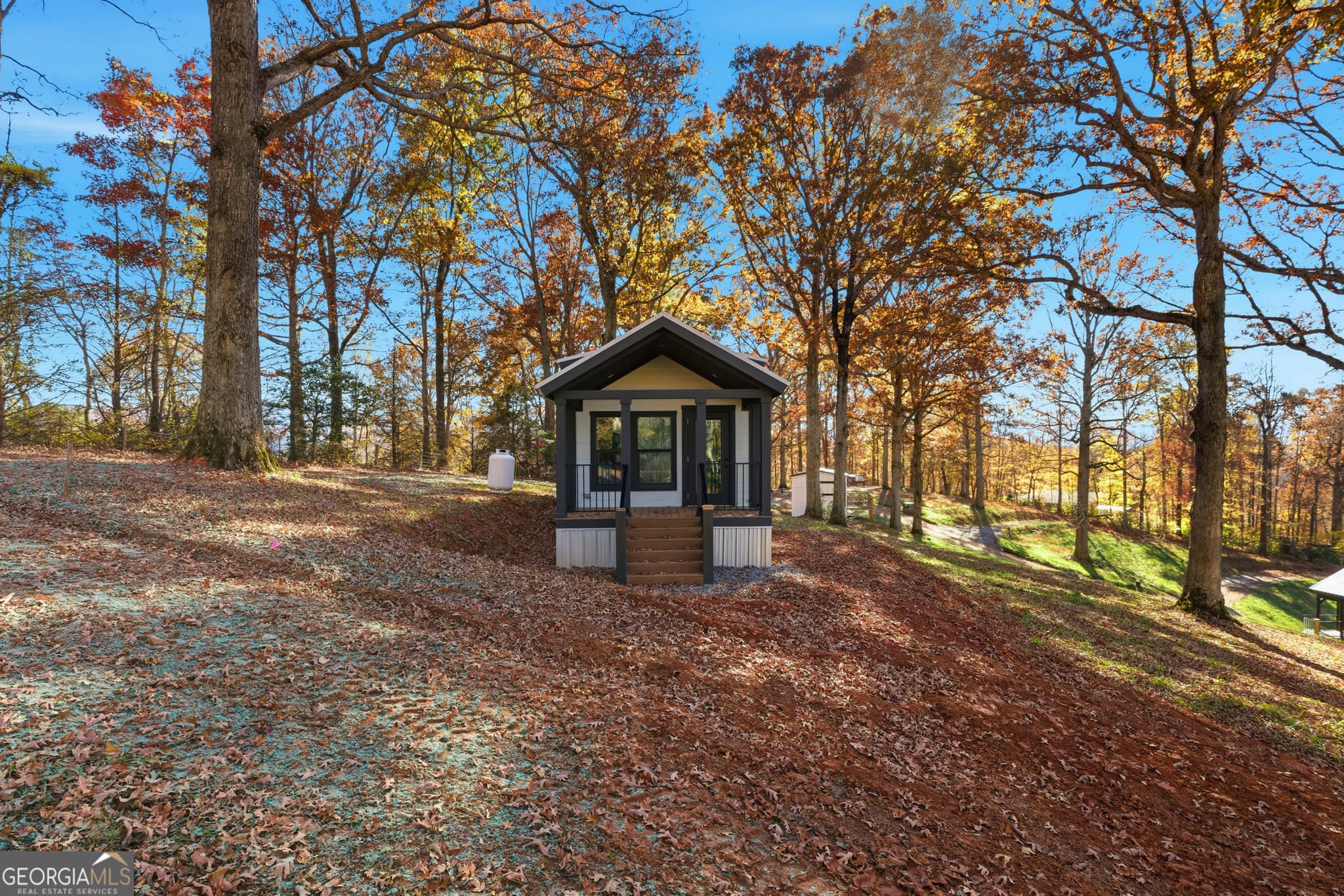 1 bedroom, 1 bathroom, 396 sq ft single family residence for sale at 527 Saunders Road LOT 17, Franklin, NC 28734 — photo 2
