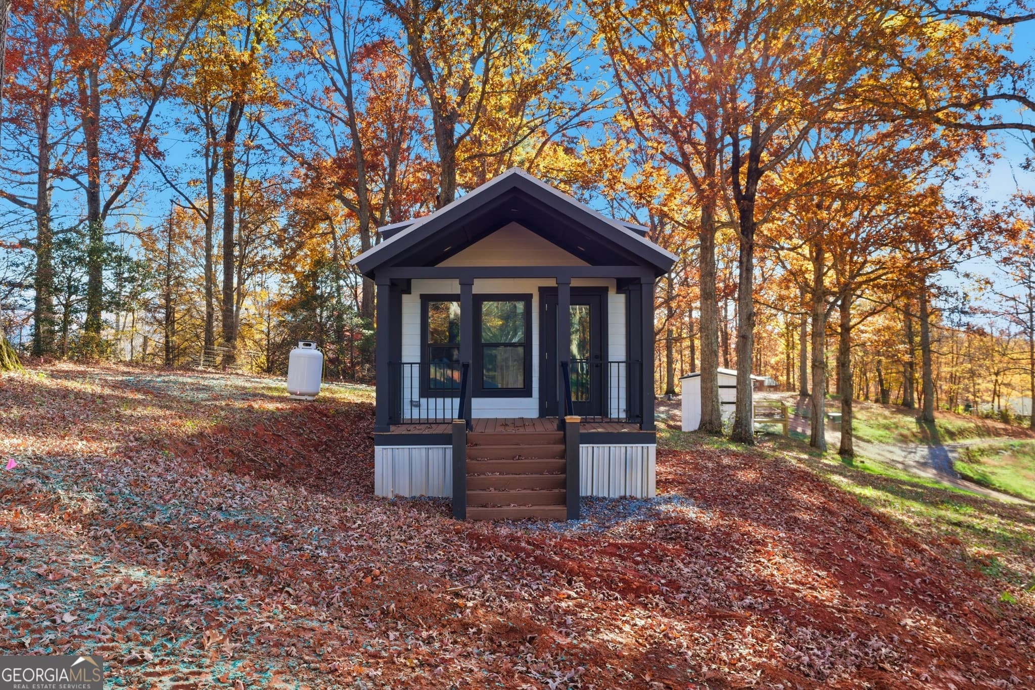 1 bedroom, 1 bathroom, 396 sq ft single family residence for sale at 527 Saunders Road LOT 17, Franklin, NC 28734 — photo 3