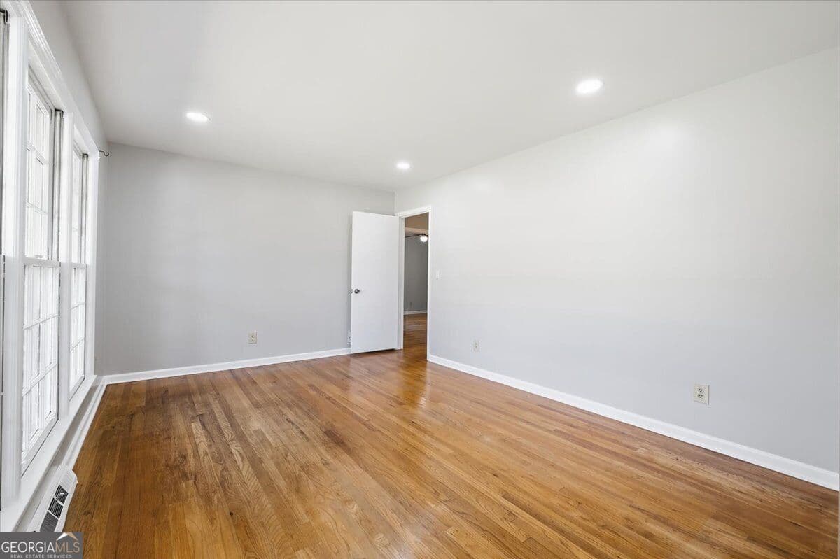 3 bedroom, 2.5 bathroom, 1,392 sq ft single family residence for sale at 3 Cameo Drive, Rome, GA 30165 — photo 6