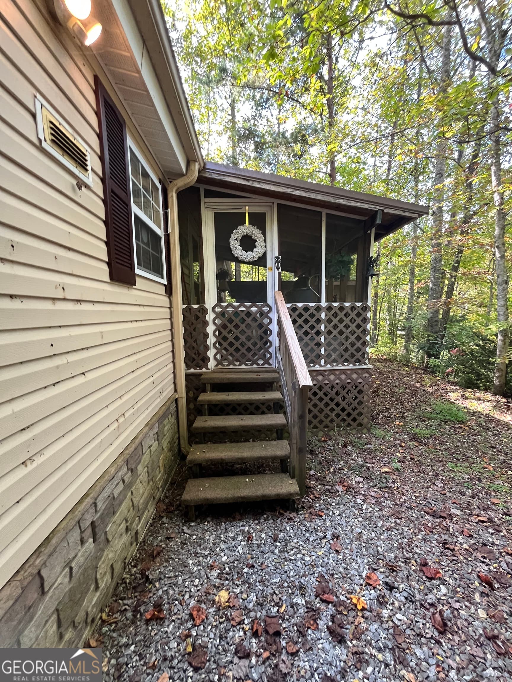2 bedroom, 1 bathroom mobile home for sale at 68 Nelson Lane, Hiawassee, GA 30546 — photo 3