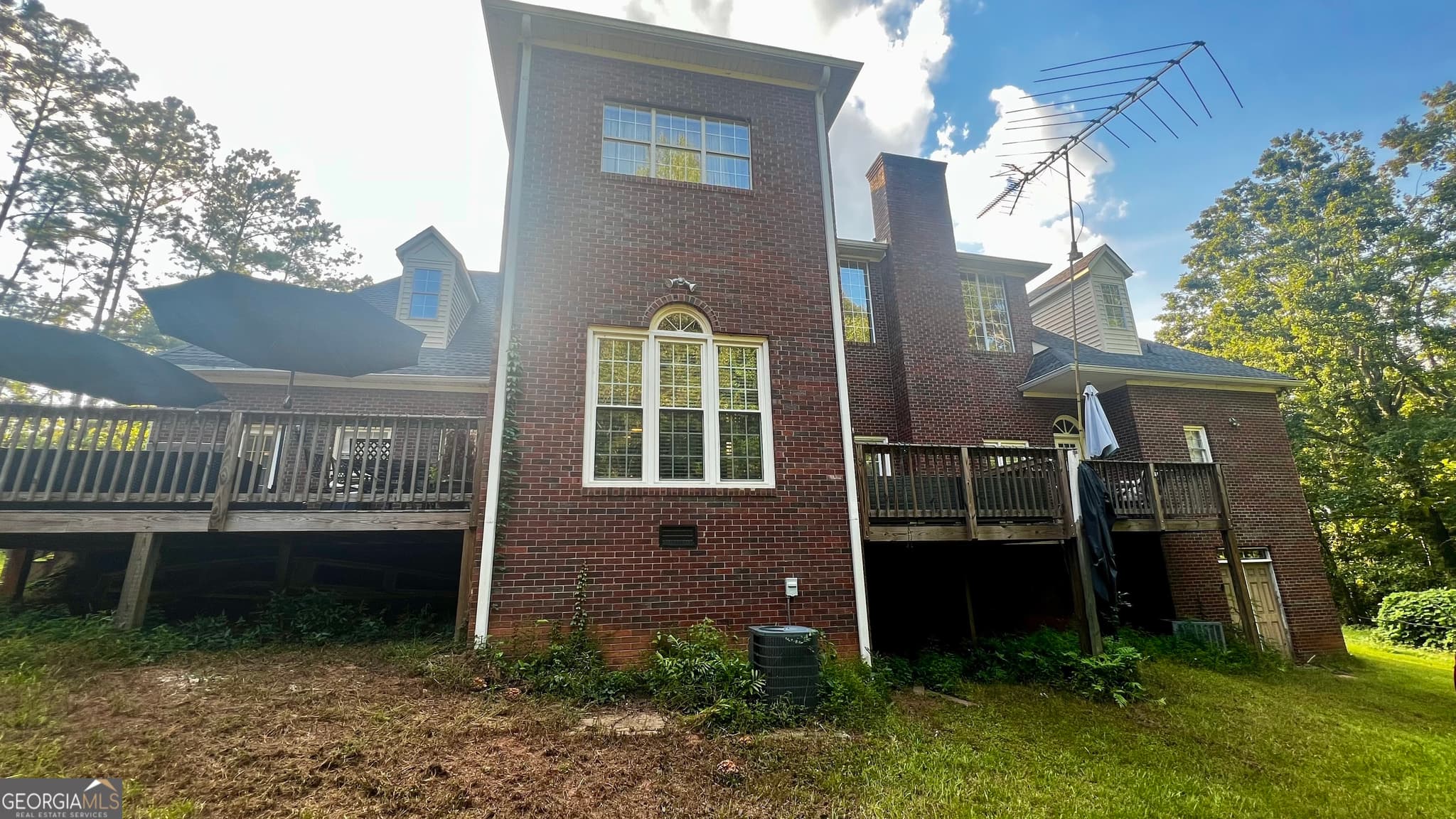 6 bedroom, 3.5 bathroom, 4,349 sq ft single family residence for sale at 1110 N 2nd Street, Griffin, GA 30223 — photo 2