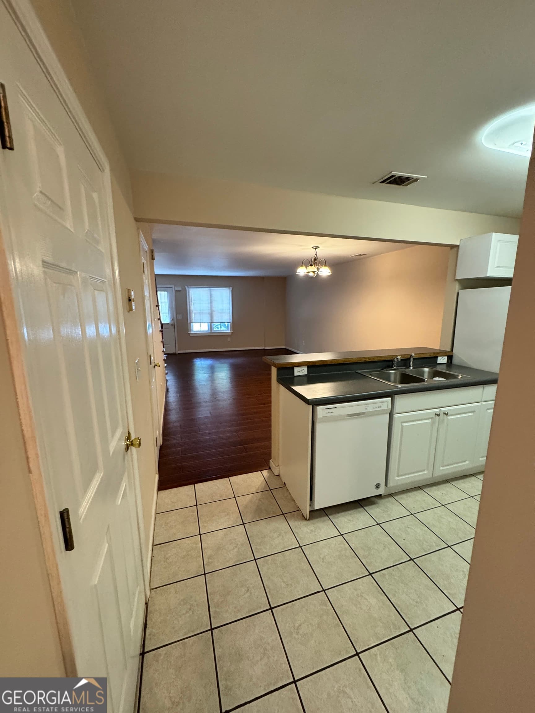 3 bedroom, 2.5 bathroom, 1,292 sq ft townhouse for rent at 95A Mechanic Street, Dahlonega, GA 30533 for $1,700 a month — photo 2