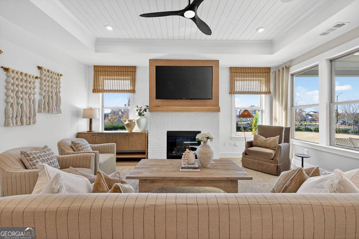 3 bedroom, 2 bathroom, 1,965 sq ft single family residence for sale at 5418 Cordina Road, Hoschton, GA 30548 — photo 5