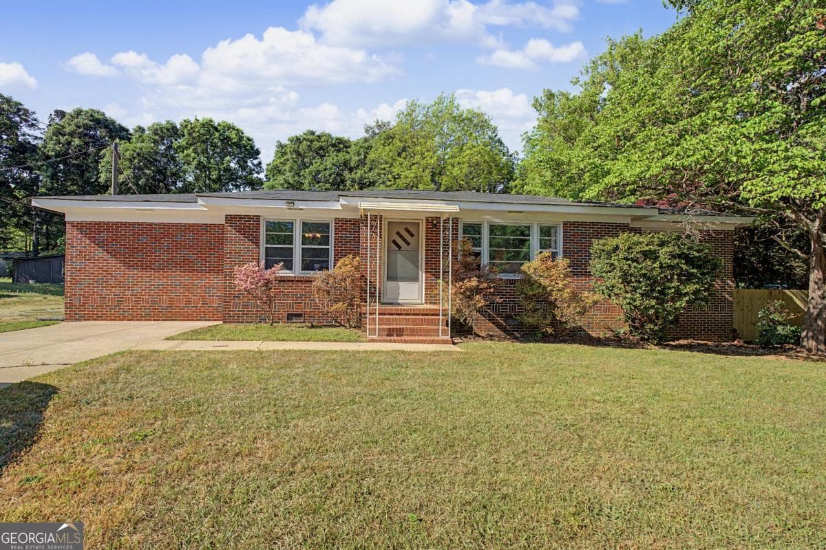 3 bedroom, 1.5 bathroom, 2,130 sq ft single family residence for sale at 185 Northcrest Drive, Athens, GA 30601 — photo 1 of 30