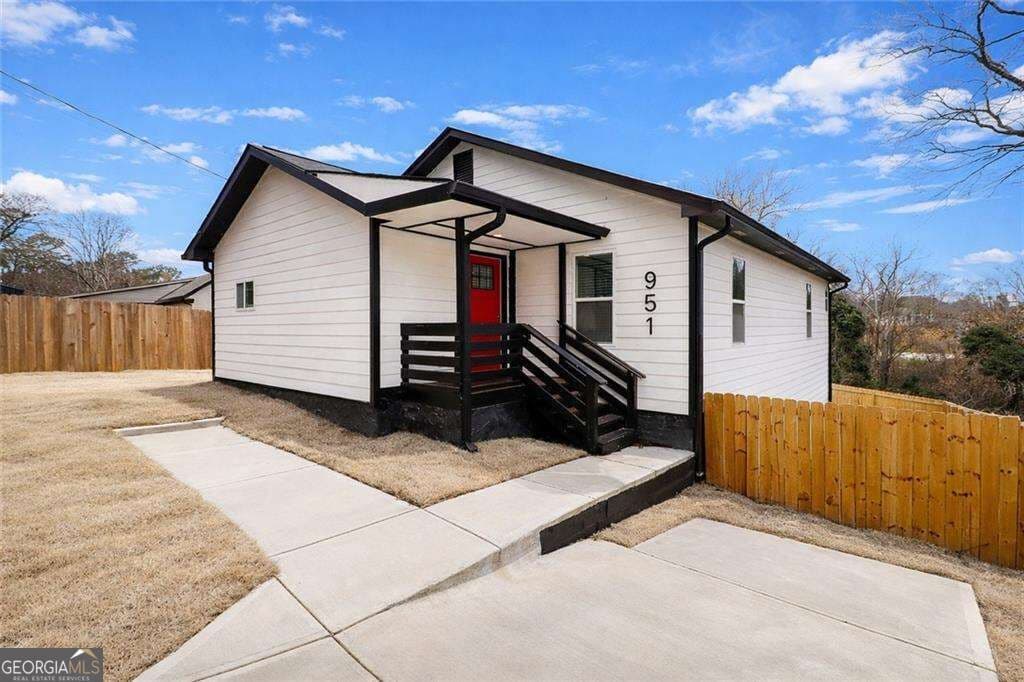 3 bedroom, 2 bathroom, 1,334 sq ft single family residence for sale at 951 Reed Avenue, East Point, GA 30344 — photo 2